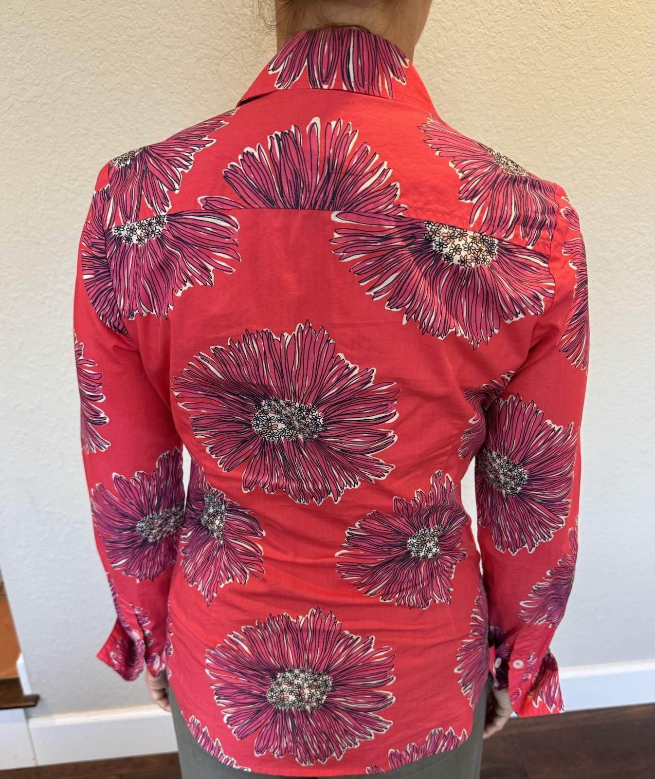 Lilly Pulitzer Size 4 Pink White Cotton Button Up Bold Flower Print Shirt Top