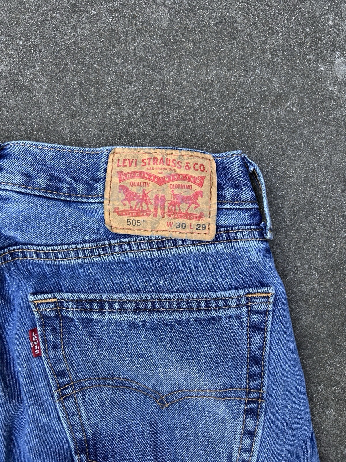 Levi’s Men’s 505 Straight Fit Blue Denim Jeans Medium Wash Mid Rise Button Fly
