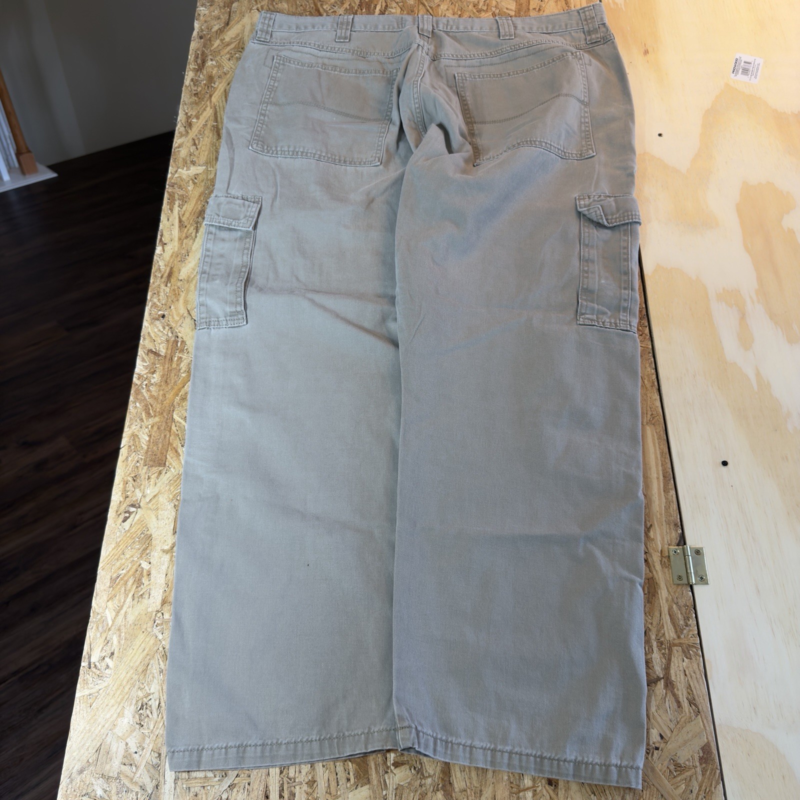 Wrangler Men’s Gray Cotton Twill Cargo Pants Pockets Flat Front Straight 40
