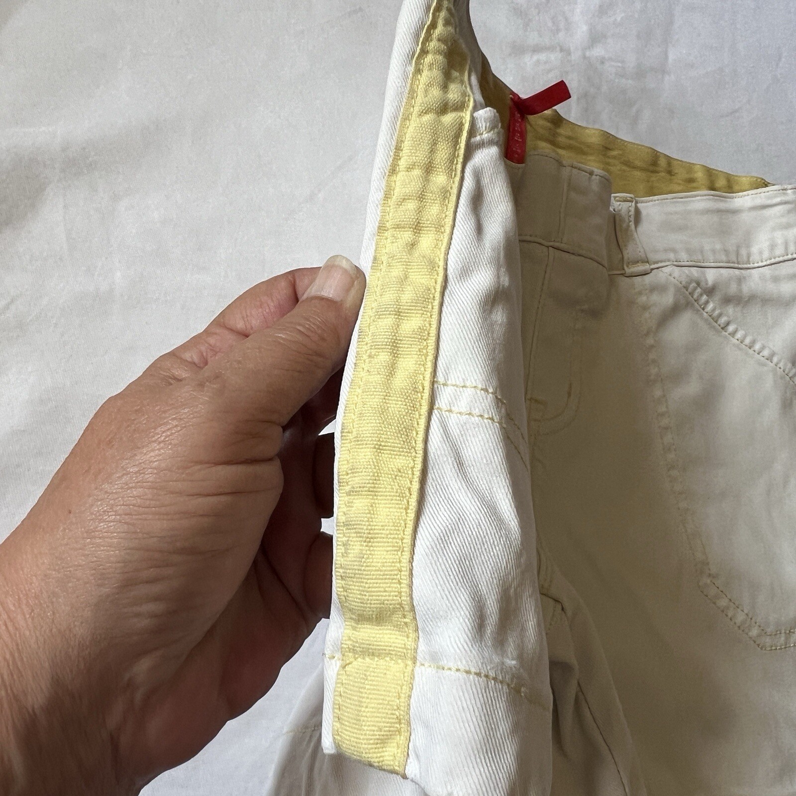 Spanx Stretch Twill Shorts Pull On Ivory W/Yellow Trim Women’s Size SP 26W