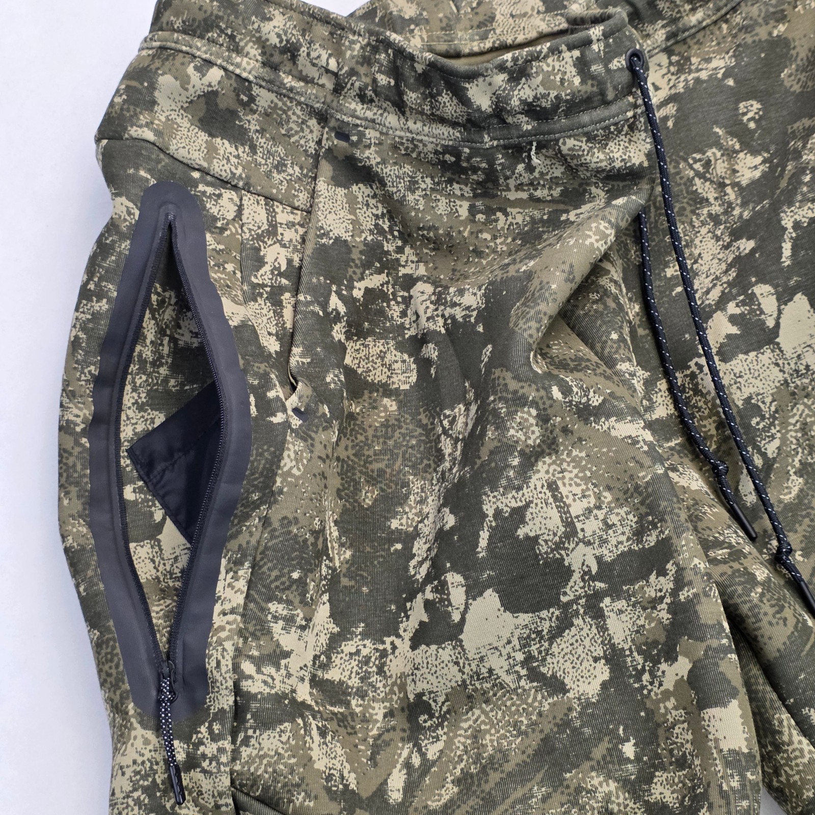 Nike Men’s Tech Fleece Camo Slim Fit Taper Jogger Sweatpants Size M Olive Green