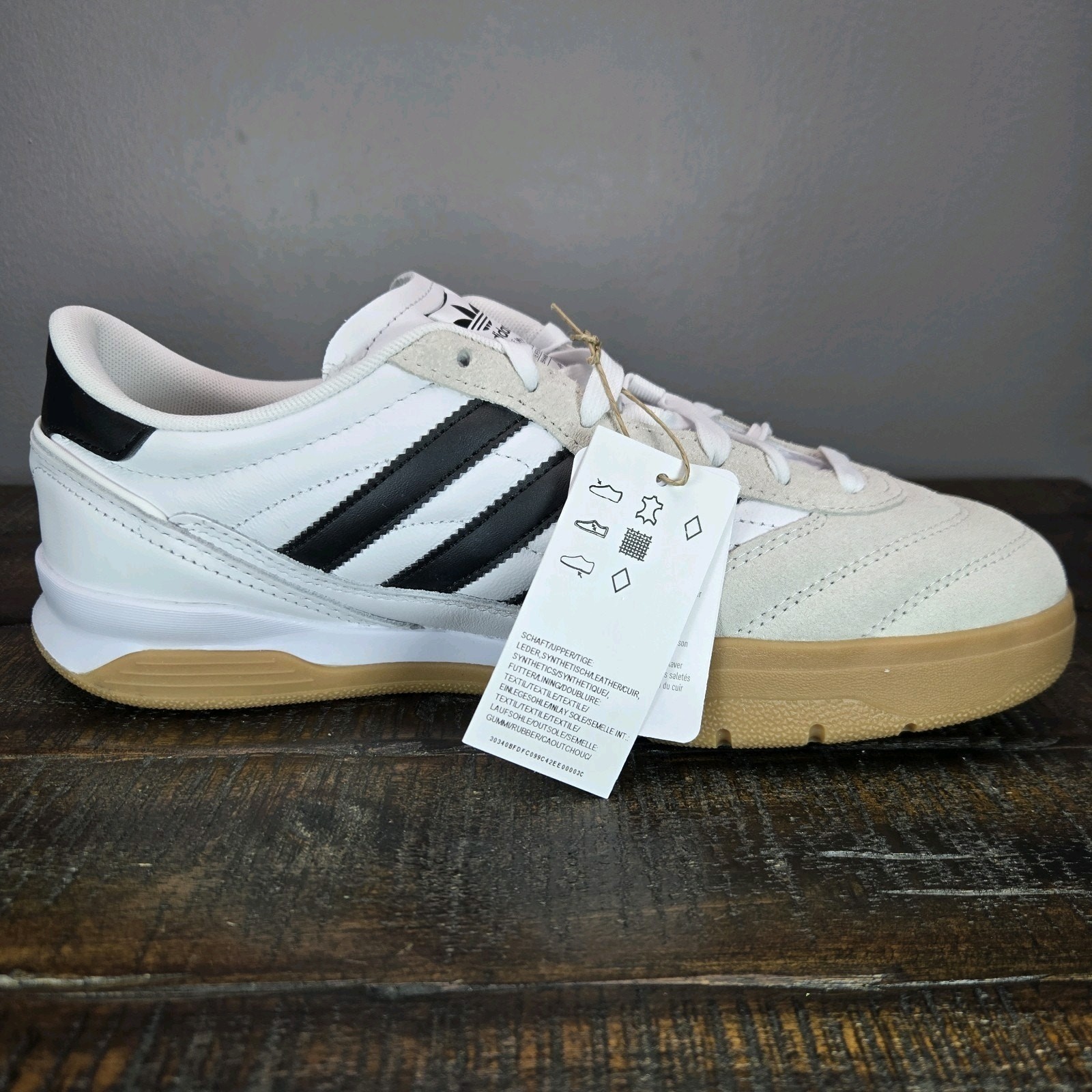 Adidas Predator Mundial Mens Size 10 Sneakers Shoes White Black Gum JH9493