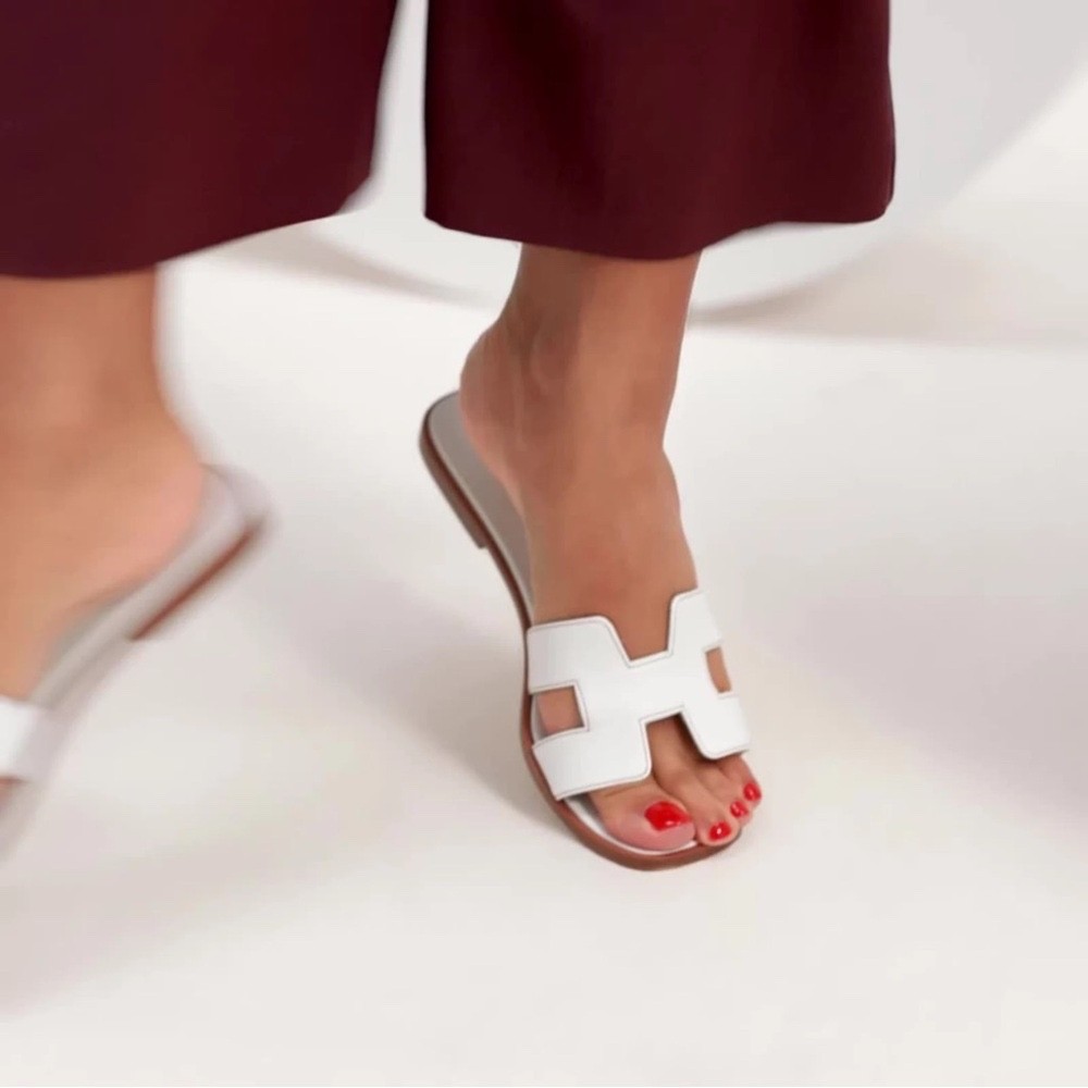 Hermes Oran Sandals in White/Blanc color, size 41.5, with original box