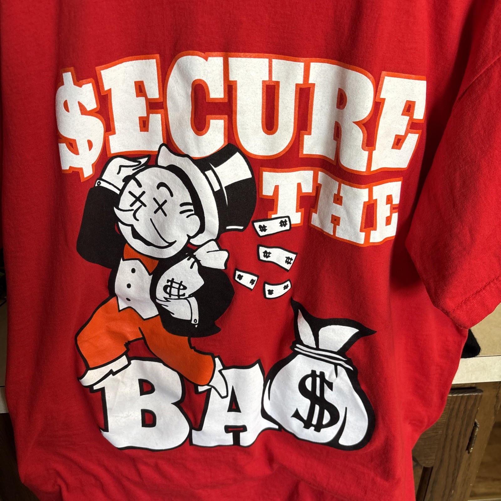 Vintage Iced Out Clothing Company Secure The Bag Men’s Size Medium T Shirt