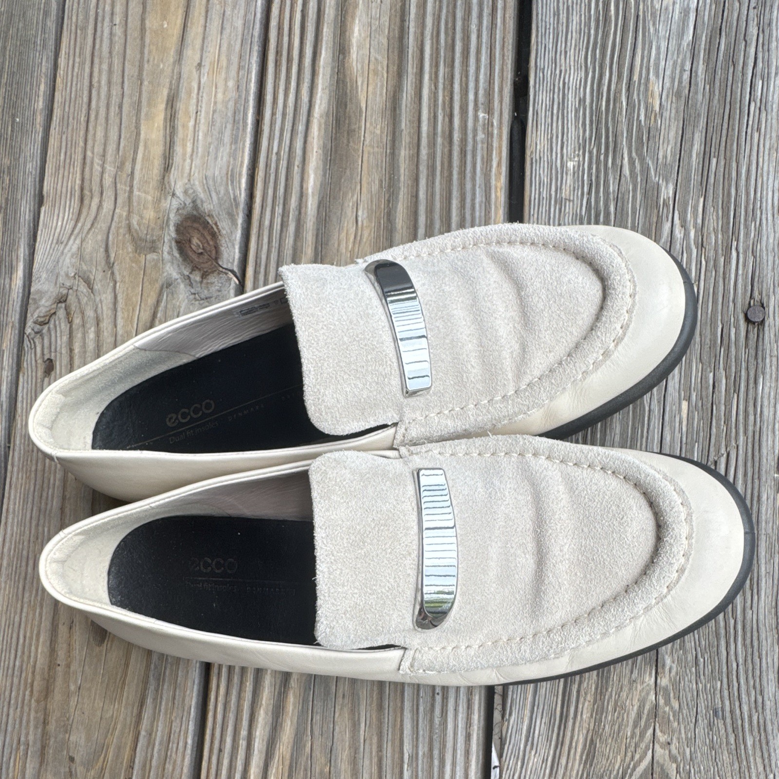 ECCO Loafer Flats Women’s Size 9.5 Ivory Leather Slip On Comfort Metallic