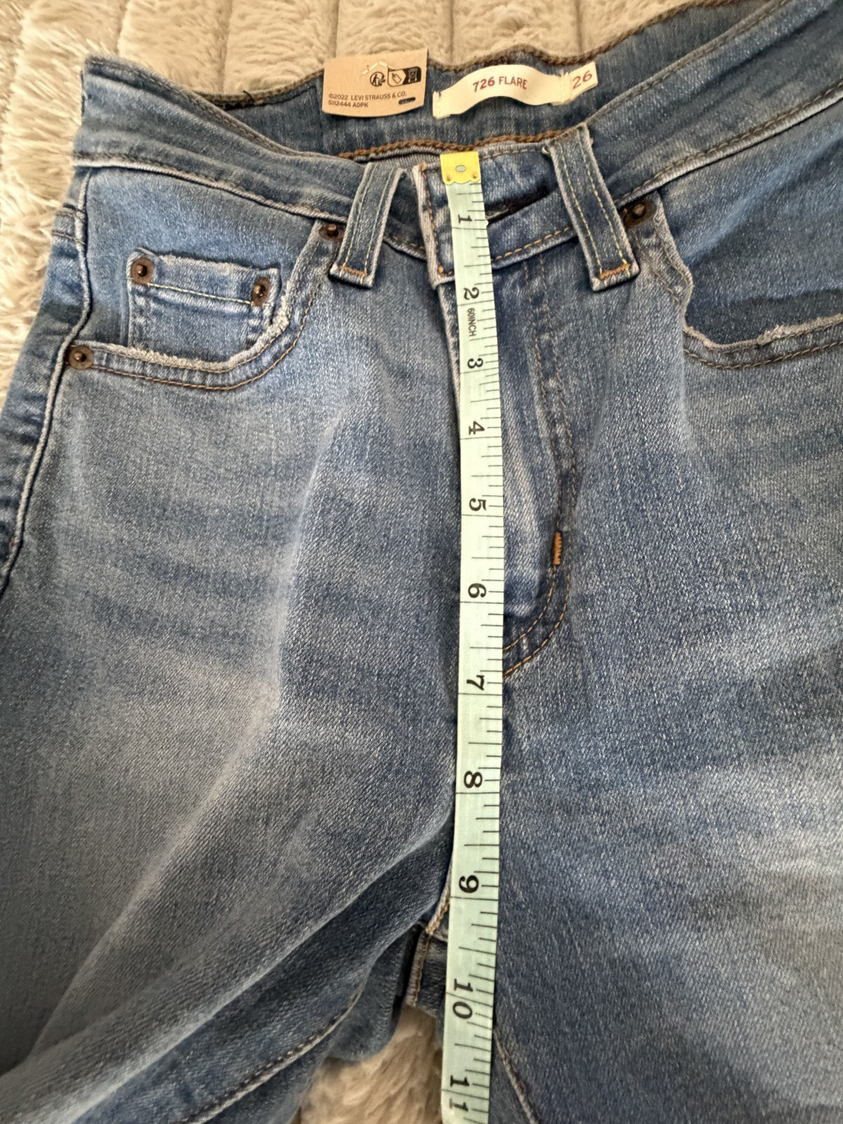 NWT Levi’s 726 High Rise Flare Jeans Women’s Size 26×32 Medium Wash Denim