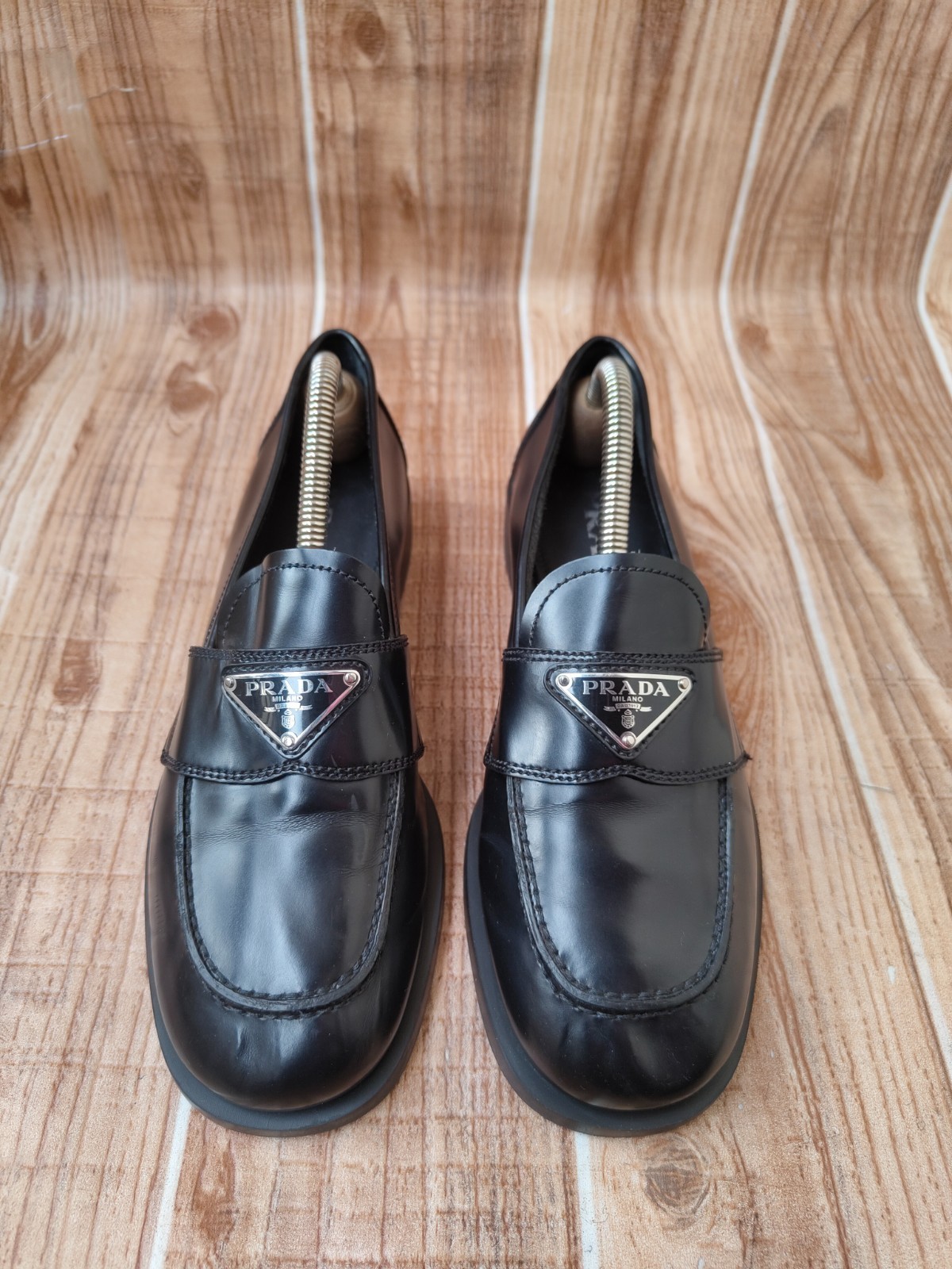 Prada Badge Logo Brushed Leather Loafers Women’s Flats Size Eu 36.5 Us 6.5