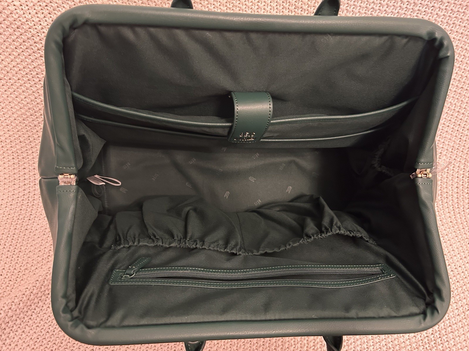 Beis X WICKED Green Weekender Bag EXCELLENT Condition!