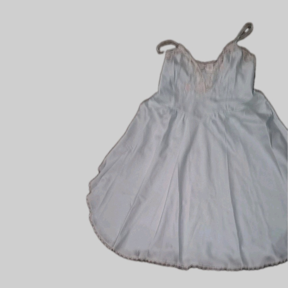 Vtg Sara Beth Gown M Pale Aqua Lace Bodice Curved Slit Hem Pearl Button Soft