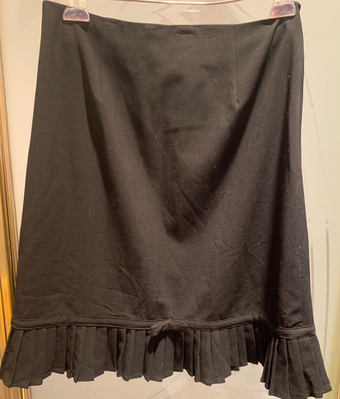 LARRY LEVINE SIZE 6 Black Polyester/Rayon Pleated Hem Trim Front Bow Knee Length