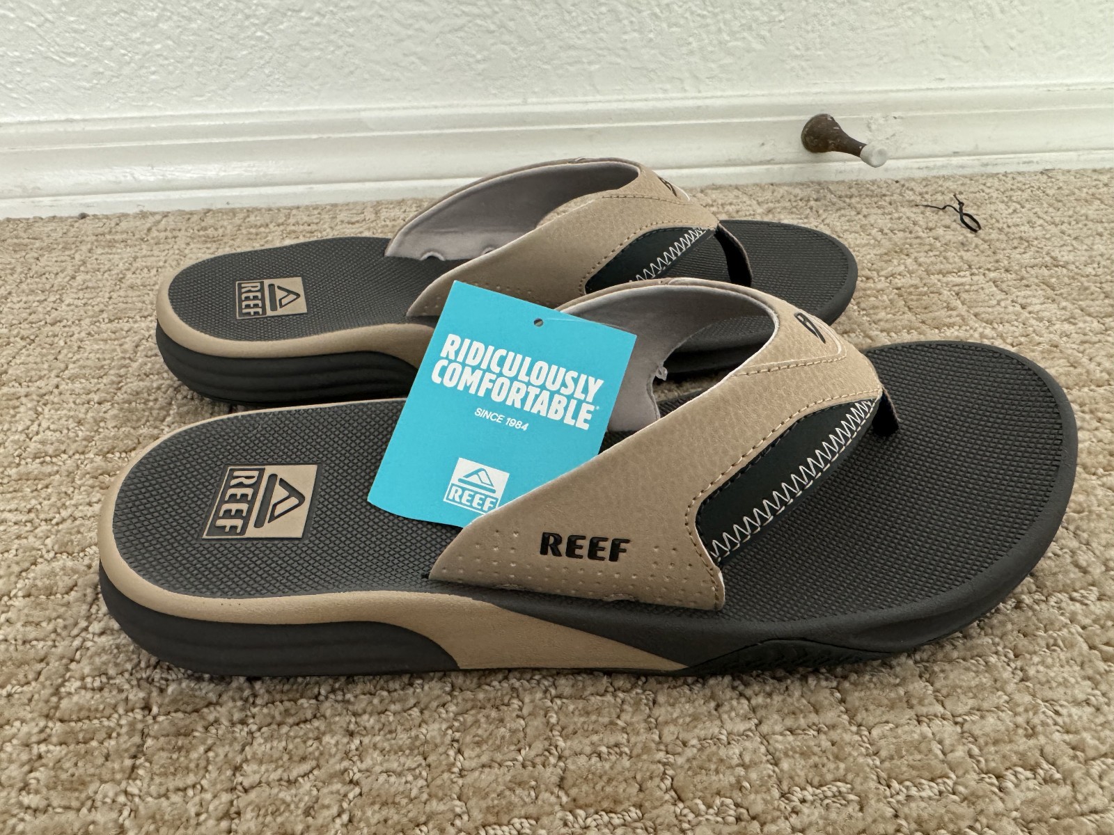 REEF Cushion Fanning Mens Sandals Flip Flops, Tan/Grey Men’s Size 11 – NEW!