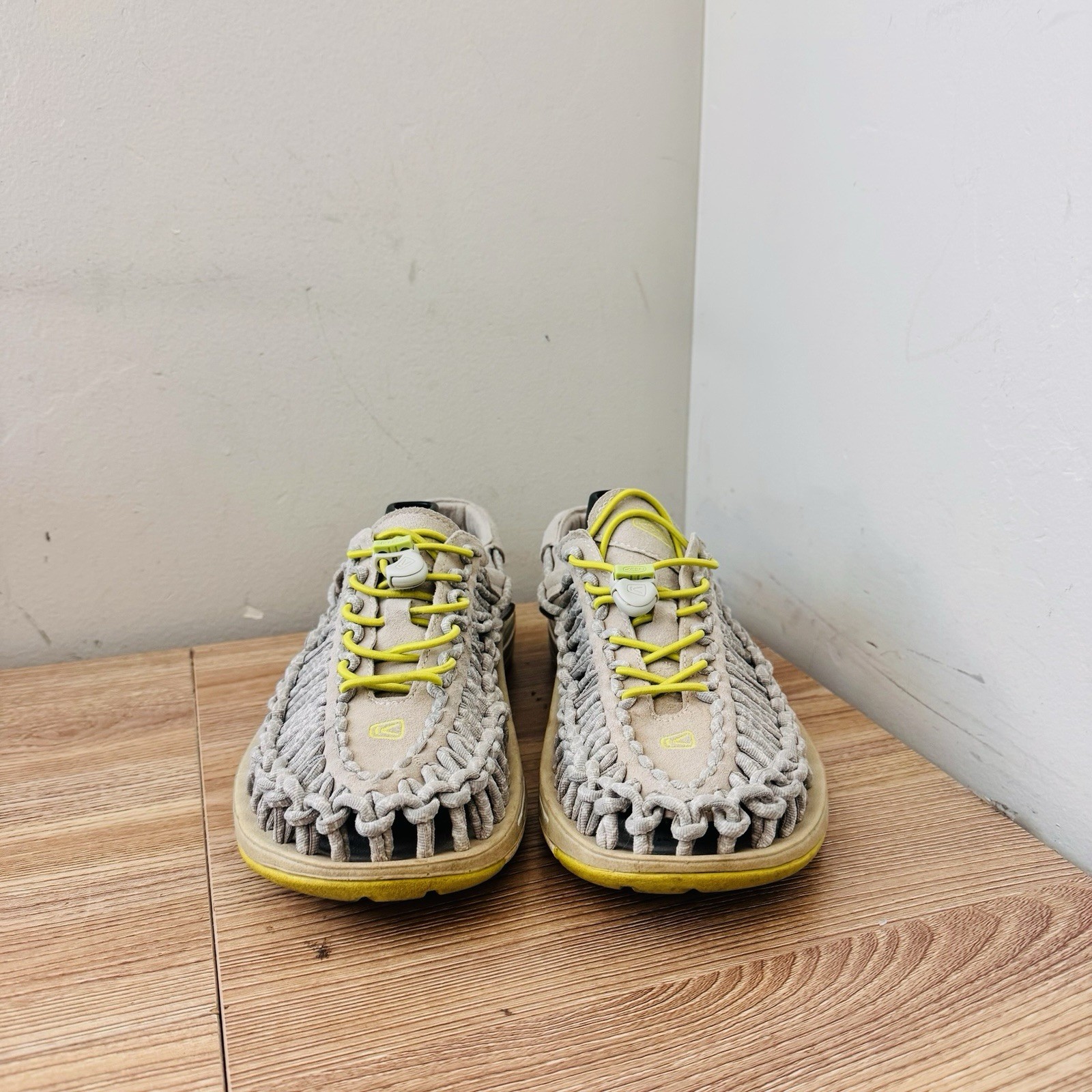 Keen Uneek Gray Yellow Bungee Cord Sandals Women’s Size 10
