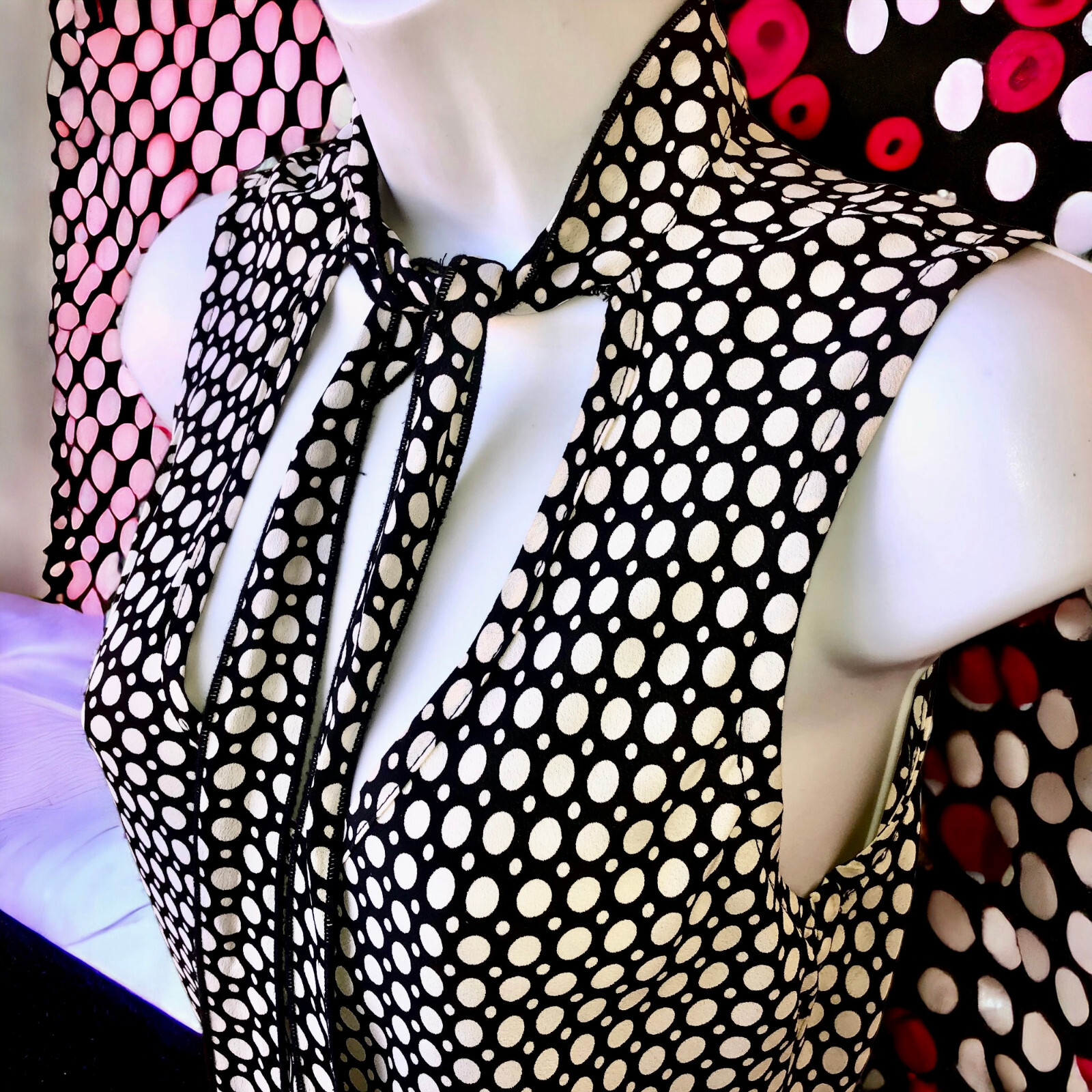 Urban Outfitters Sleeveless Top Blouse Womens size Medium Poka Dot Neck Tie