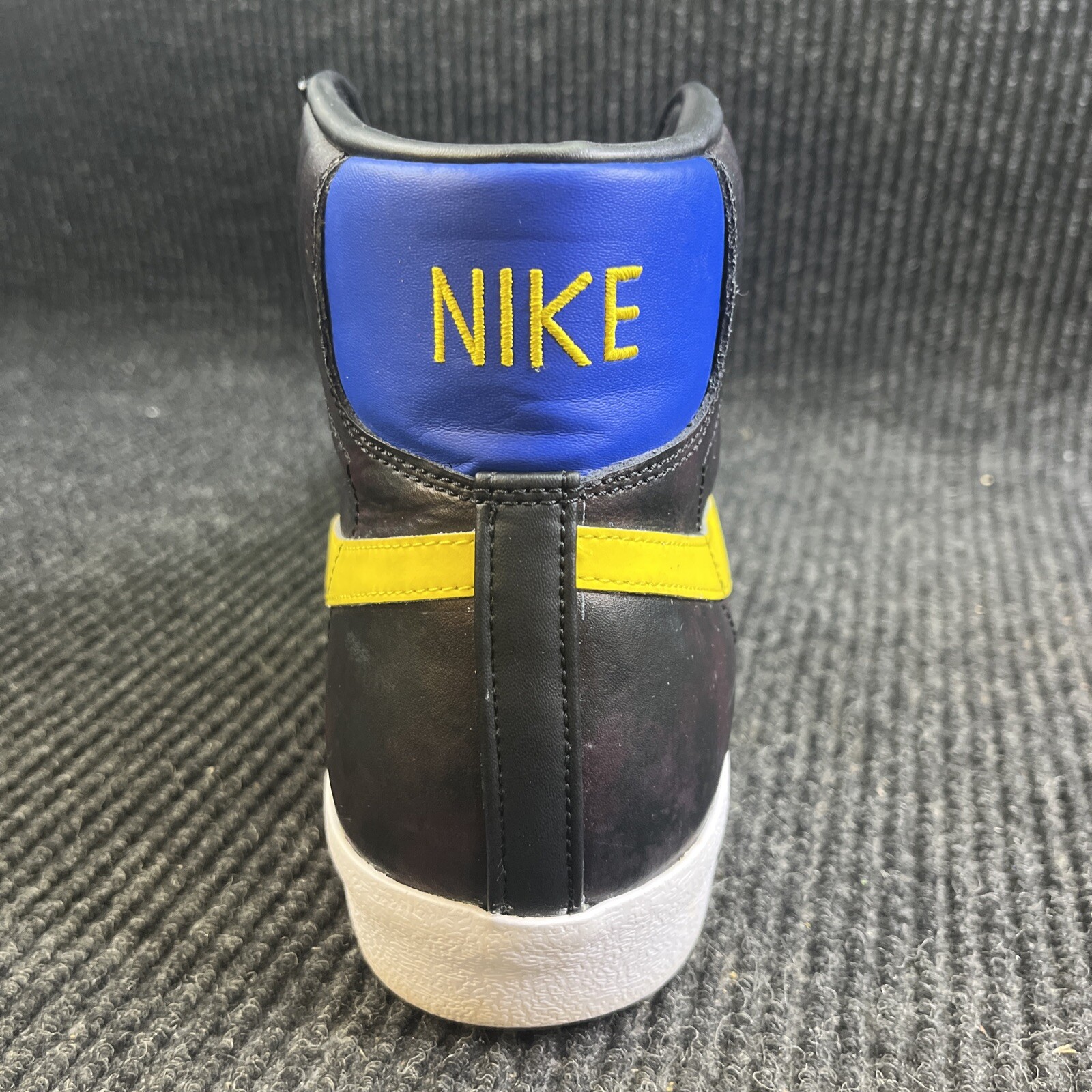🔥🔥🔥Nike Blazer Mid Peace, Love, and Basketball 2020 Size 15 Used Good