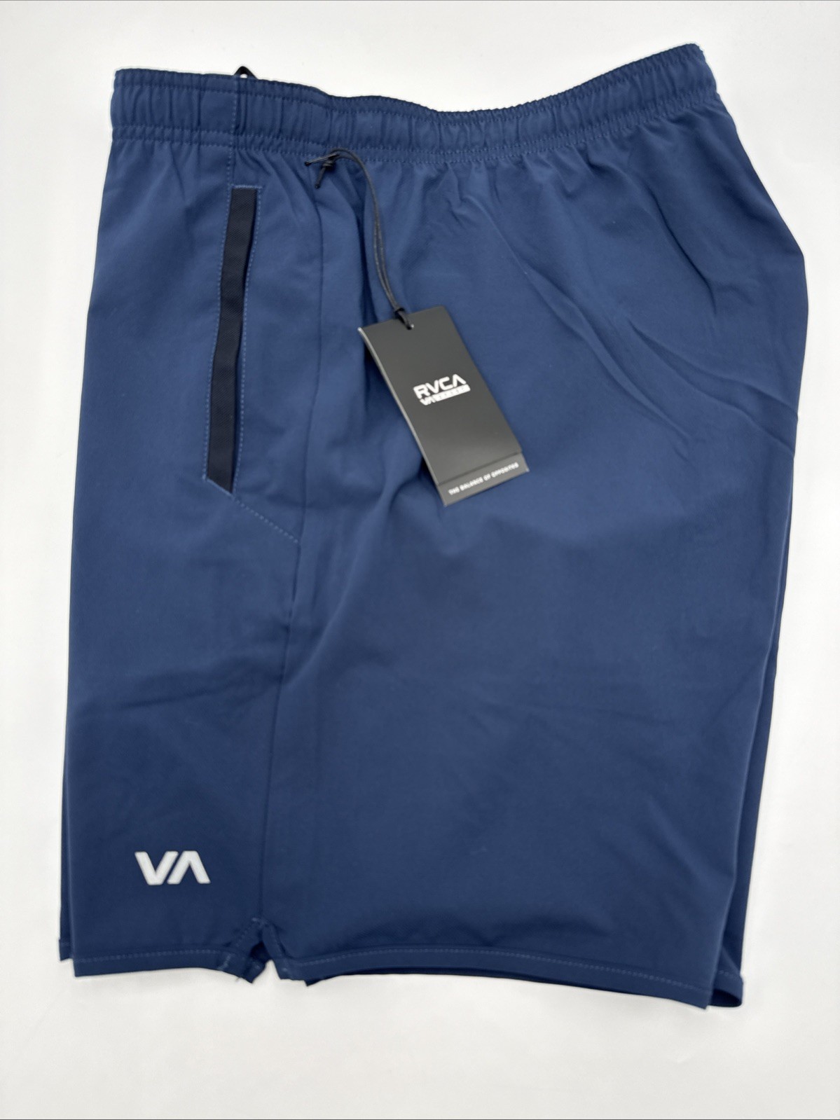 $70 RVCA Men’s Yogger Stretch 17 Shorts 8″ – Navy Blue – Medium -New Tag