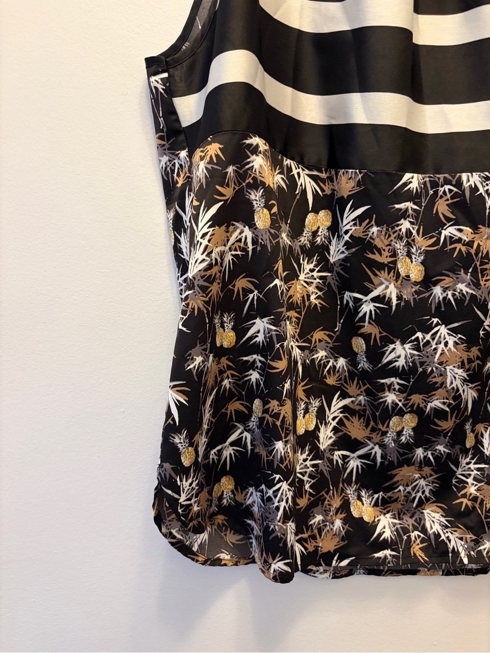 Peter Som Mixed Print Sleeveless Blouse Size L Black Cream Pineapple Pattern Top