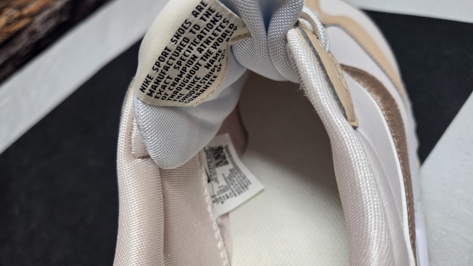 Size 9.5 – Nike Air Max Dawn Light Soft Pink 2022