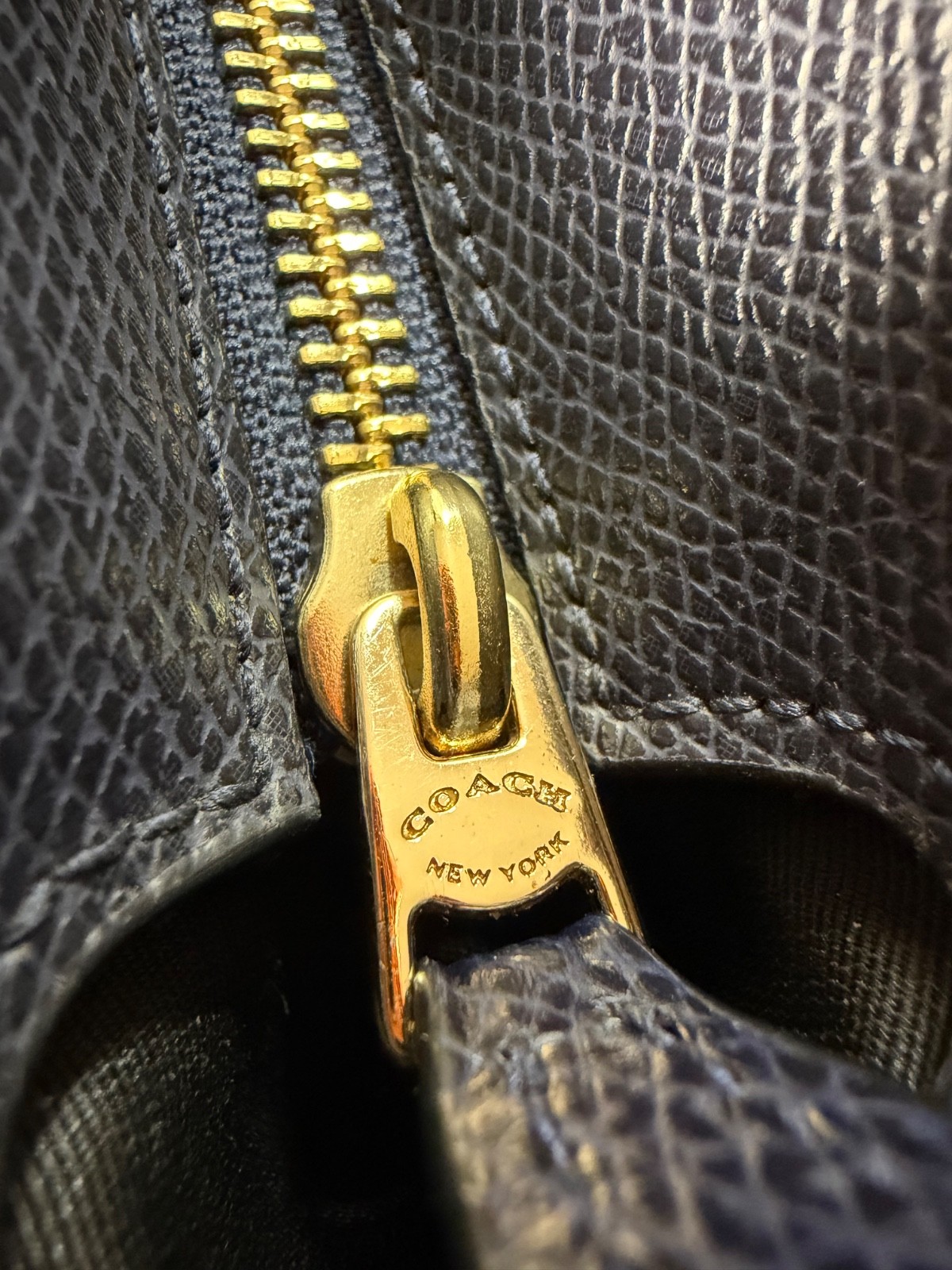 Coach Gallery Tote Bag Navy Blue Crossgrain Leather Gold Hardware F79608
