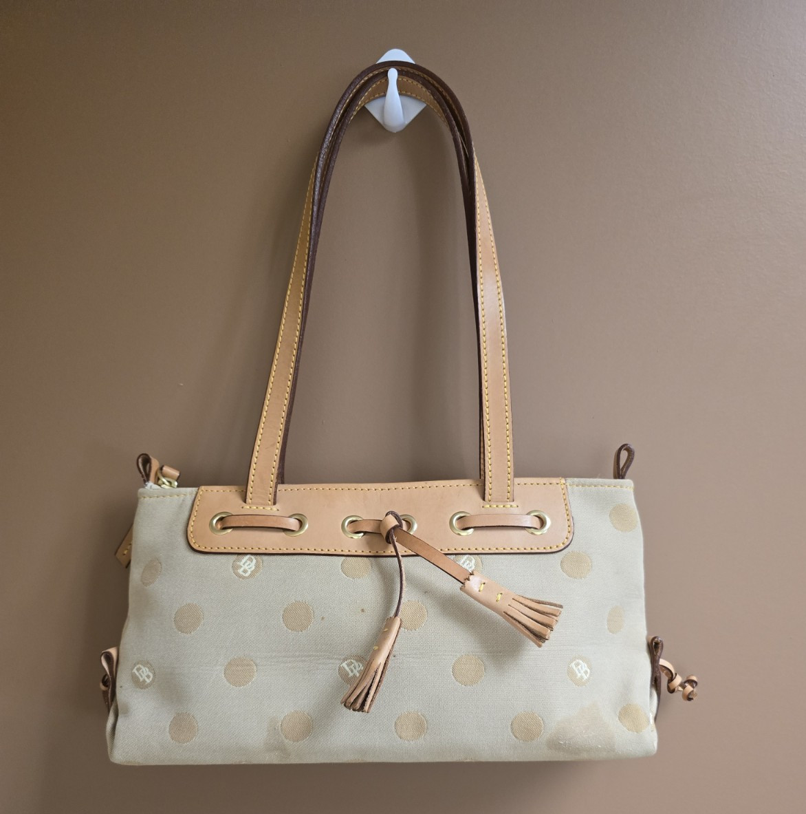 Dooney & Bourke Beige Tan Polka Dot Zip Shoulder Bag Tassel Gold Lined Pockets