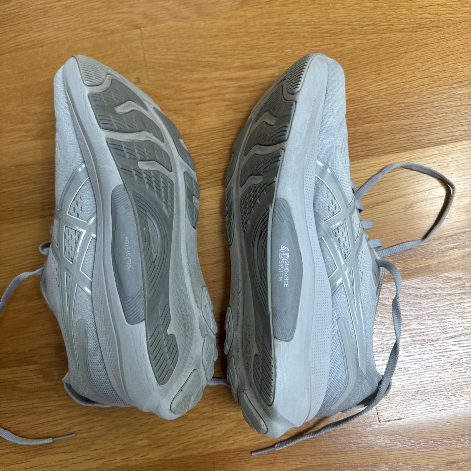 ASICS Gel Kayano 32 light gray size 9