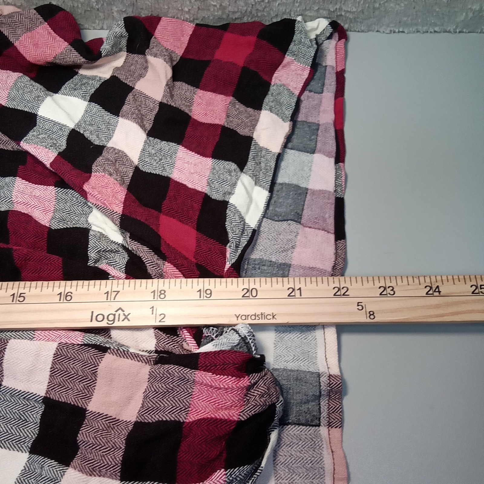 Eyeshadow Womens Burgundy Pink Buffalo Plaid Front Twist V-Neck Top Medium