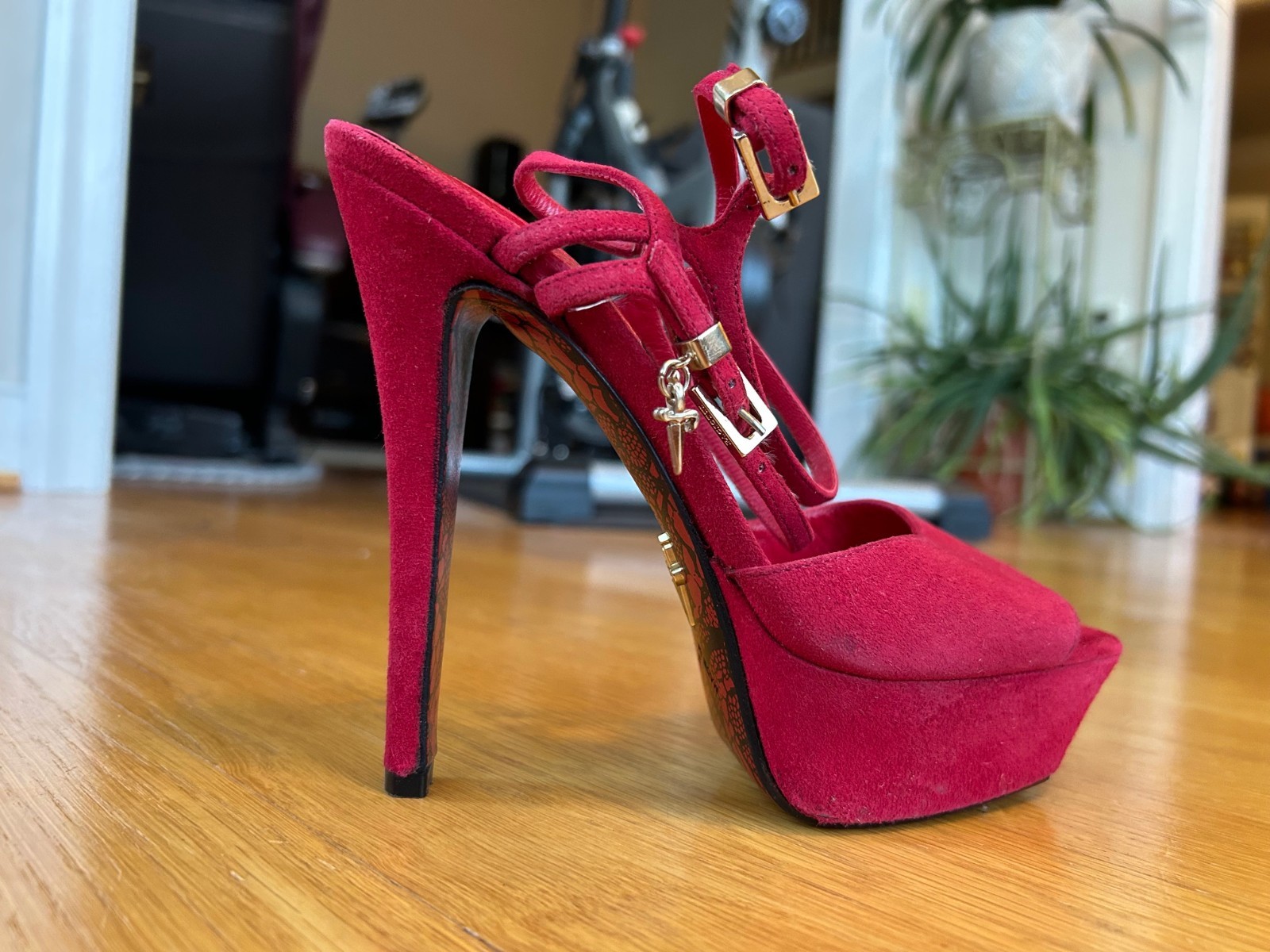 CESARE PACIOTTI Red Suede Platform Sandals Gold-Tone Charm SZ 5 IT 35 Good Cond.