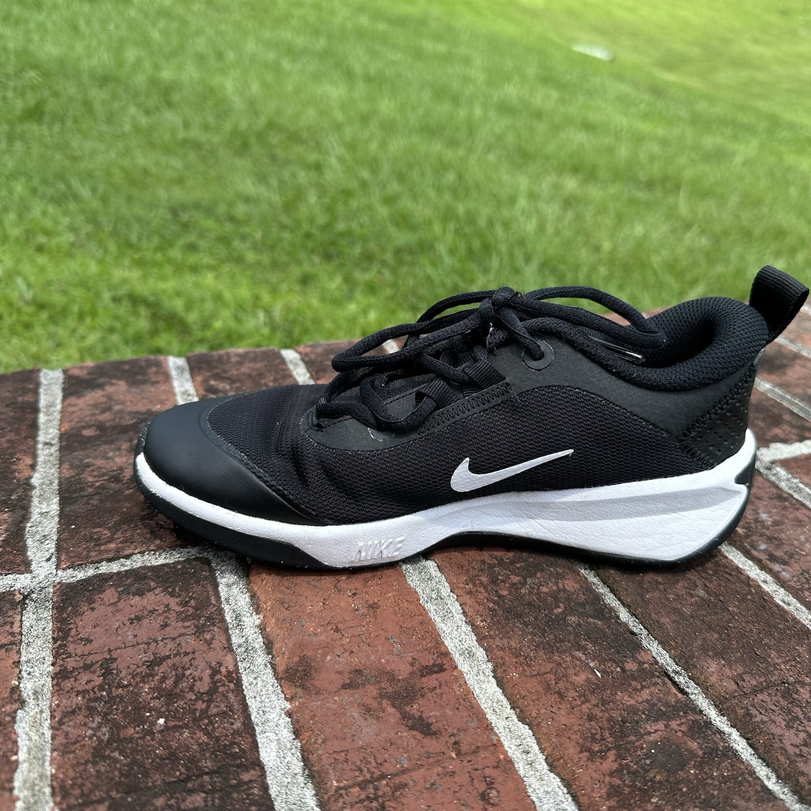 Nike DM9027-002 Unisex Kids Athletic Sneaker Black/White Lace Up Sz 4Y