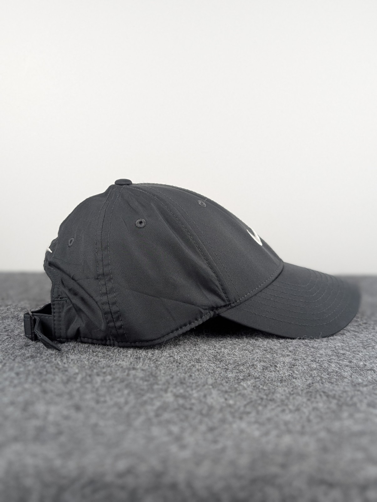 Nike Hat Cap Strap Back Black Swoosh Logo Legacy 91 Lightweight Dri FIT Mens