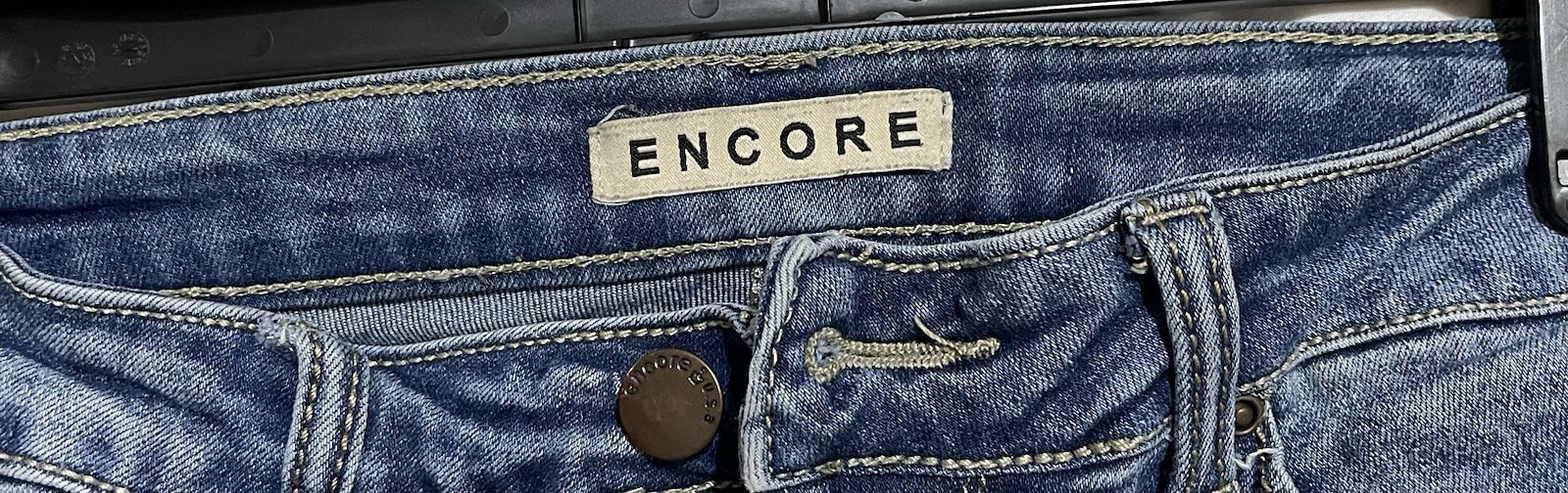 Encore Women’s Size 9 Distressed Blue Skinny Jeans Denim
