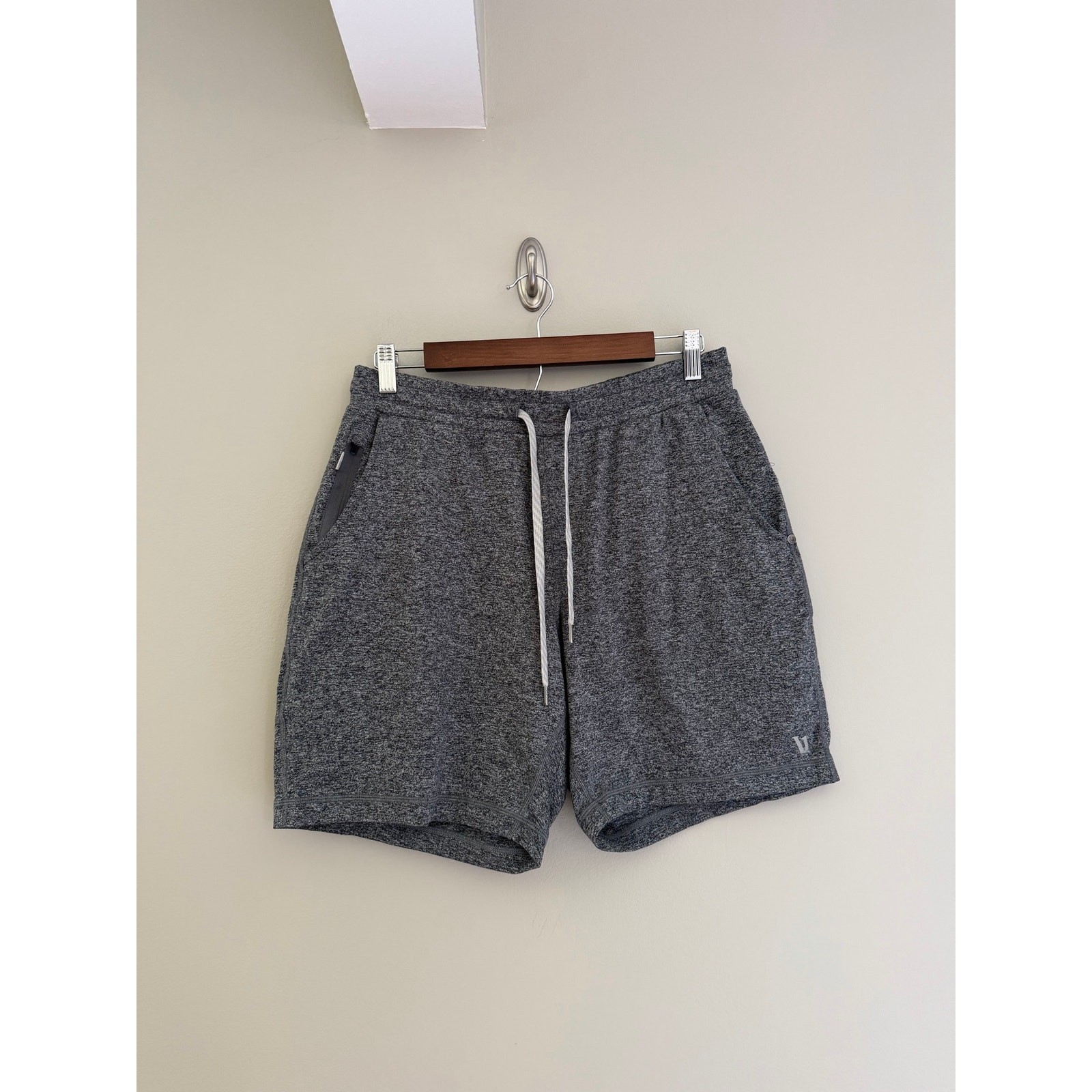 VUORI Ponto Performance Short 7″ in Heather Grey Size Men’s Medium