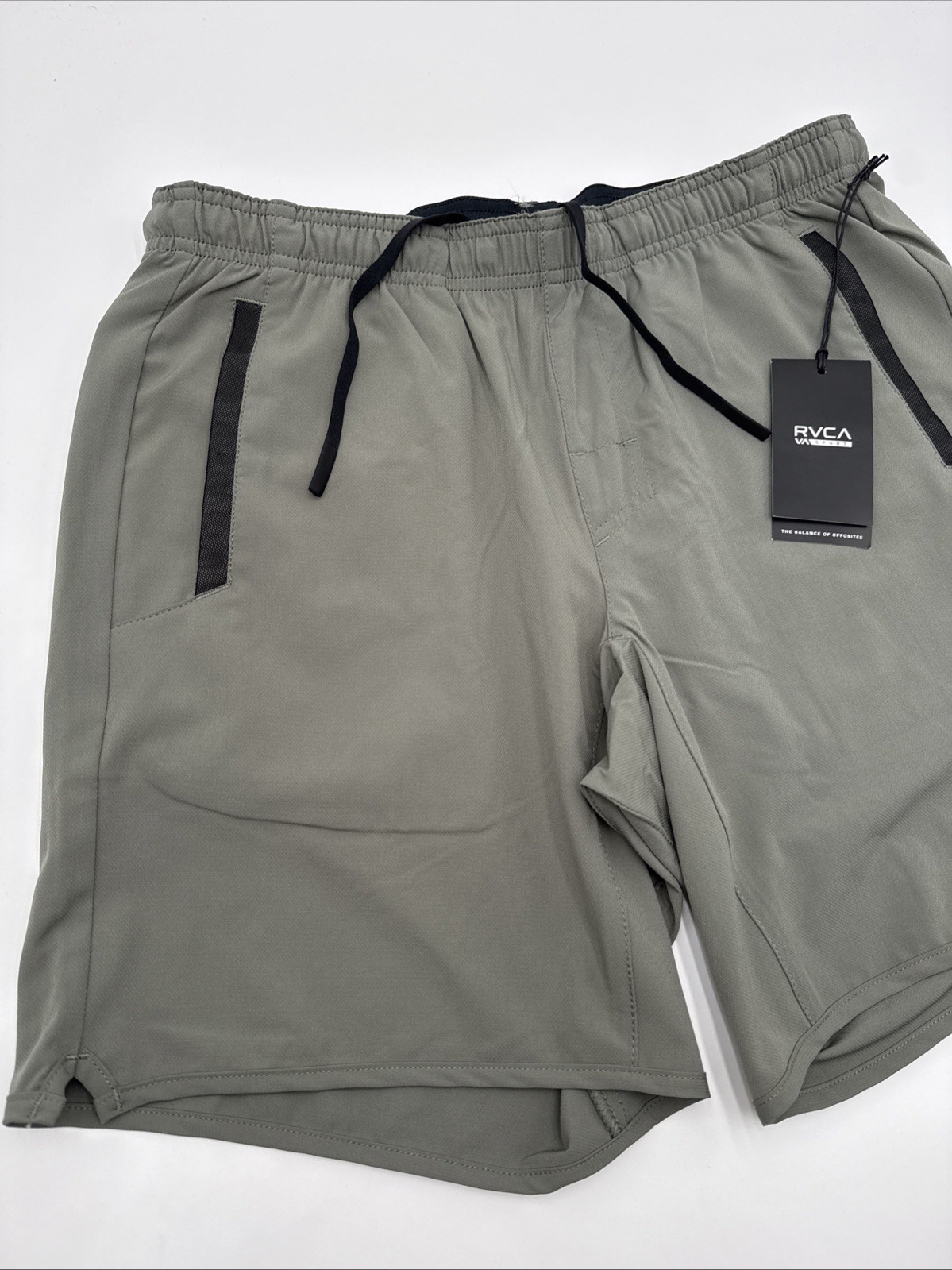 $70 RVCA Men’s Yogger Stretch 17 Shorts 8″ – Slate Green – Medium -New Tag