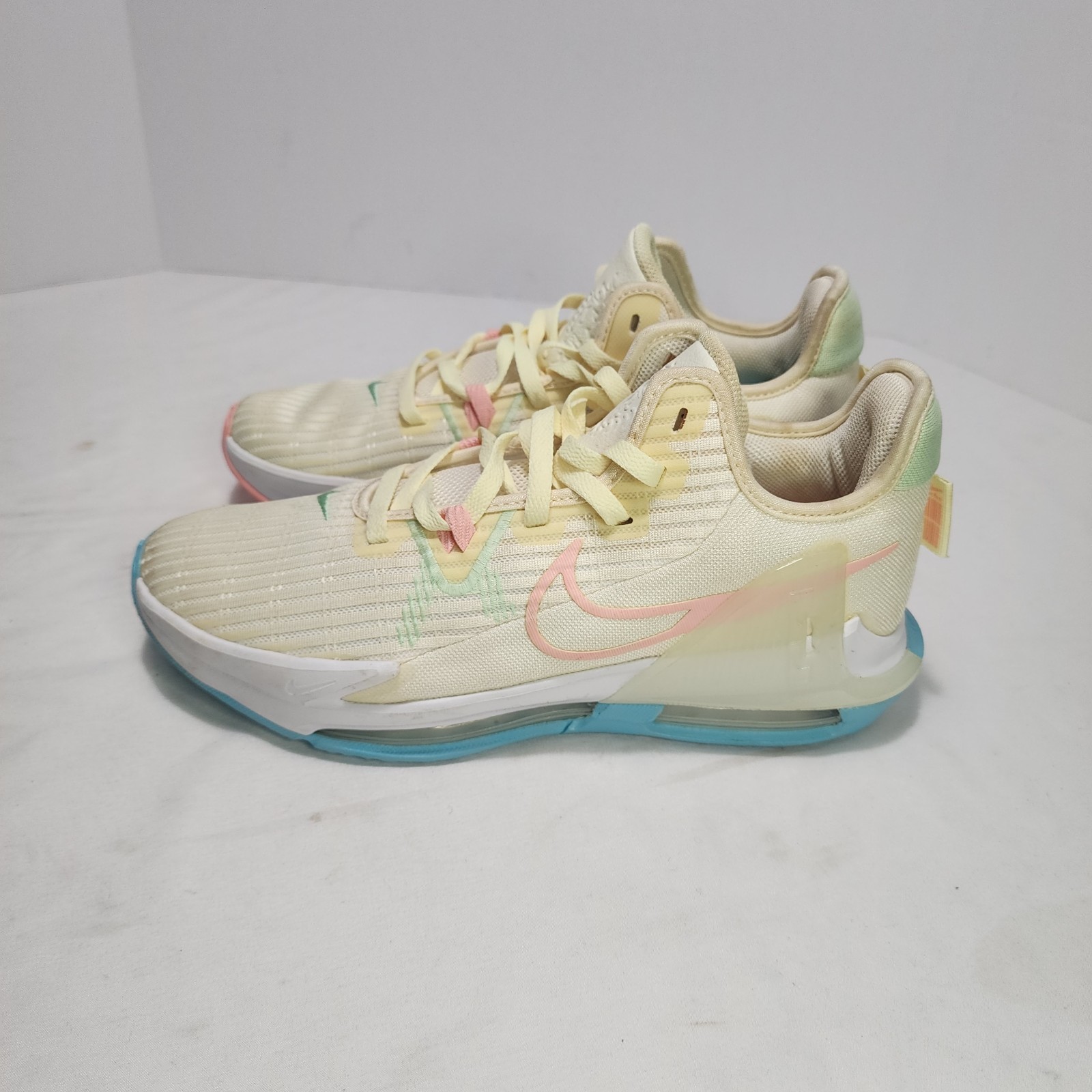 RARE Nike LEBRON JAMES Witness 6 EASTER Basketball Sz 10 Shoes CZ4052-103 – EUC