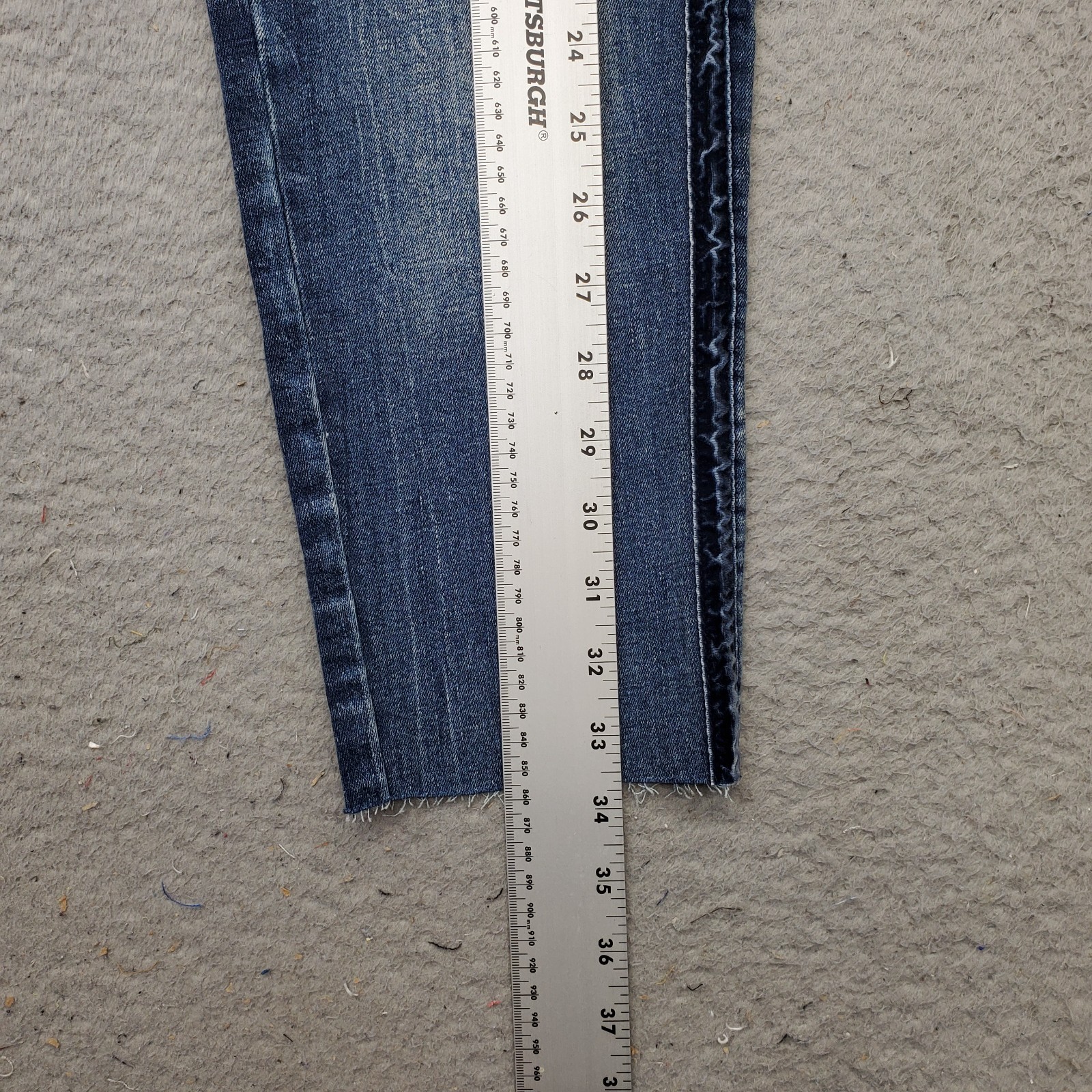 Bianco Jeans Womens Size 31 Blue Denim Stretch Whiskered Frayed Hem Straight Leg