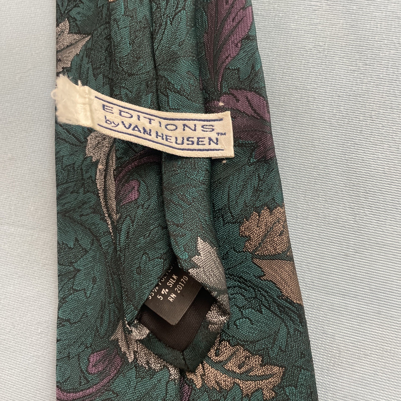 Vtg Necktie Editions Van Heusen Tie Brocade Floral MCM Poly Silk Texture 3×59″