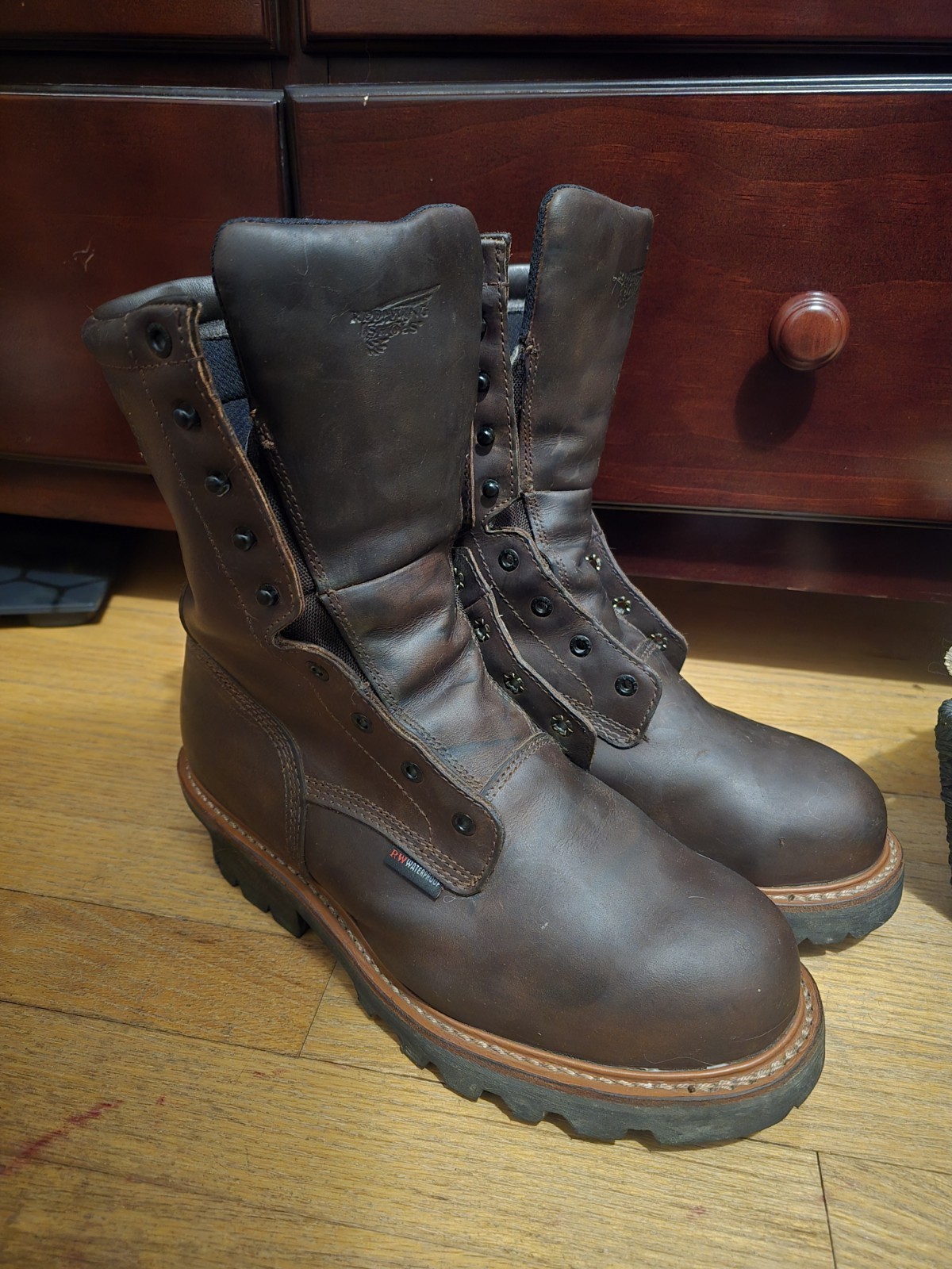 Red Wing Men’s Brown Leather Lace-Up Work Boots Round Toe Slip Resistant