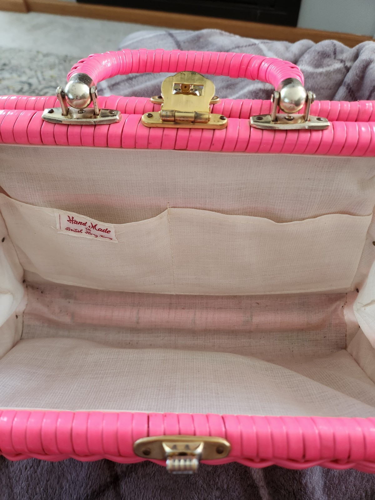 Vintage Women’s Pink Woven Wicker-Style Top Handle Bag Turn Lock Gold Hardware