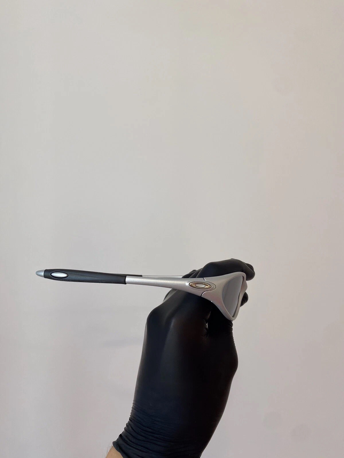 Oakley Minute 1.0 Silver Sunglasses