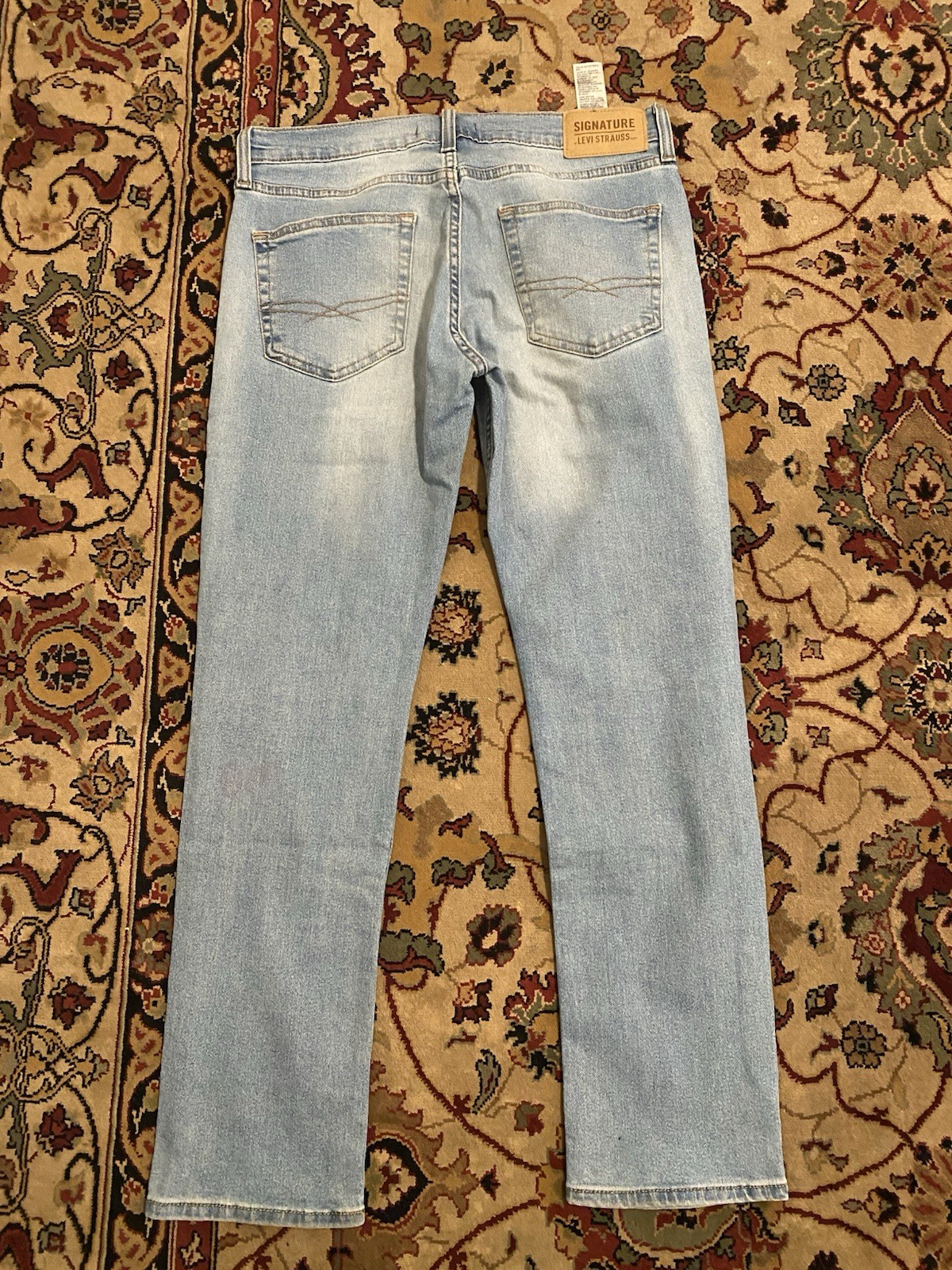 Signature by Levi Strauss & Co. Men’s Light Wash Slim Straight Denim Jeans