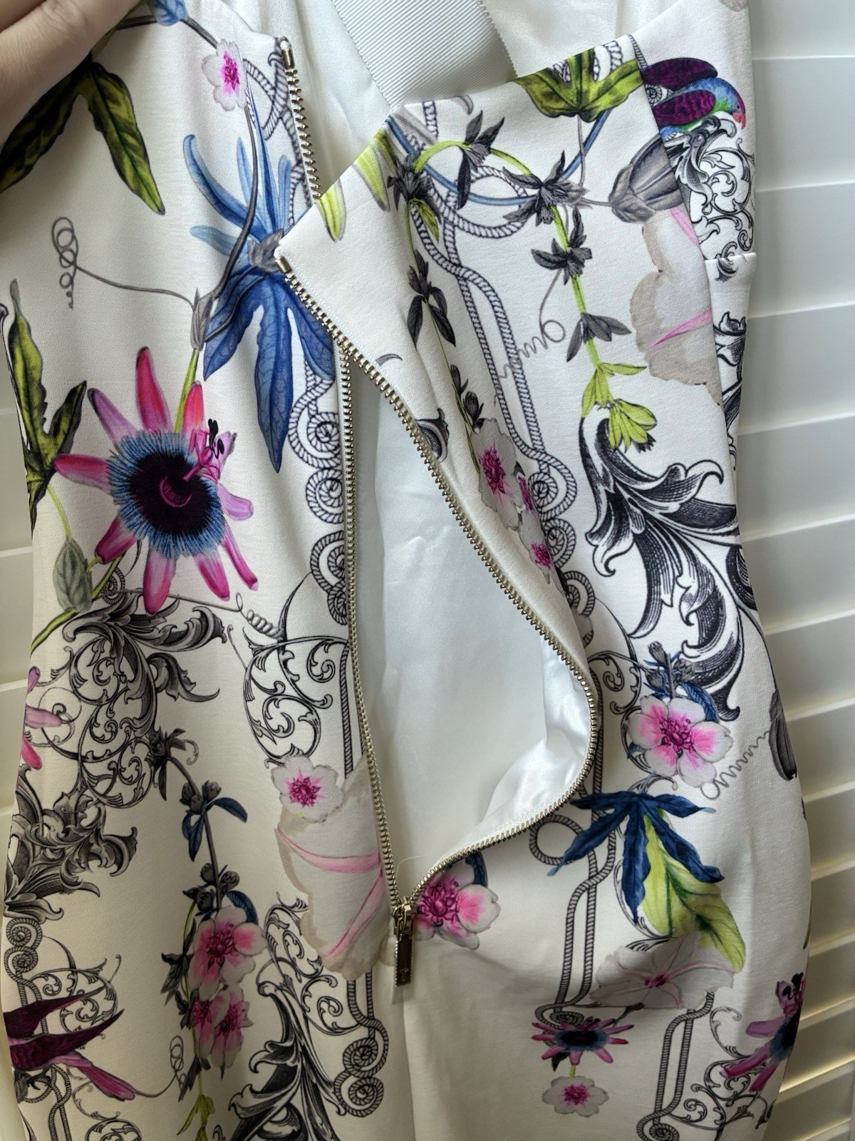 Ted Baker Scarlin Passion Flower Bodycon White Floral Print Midi Dress Garden