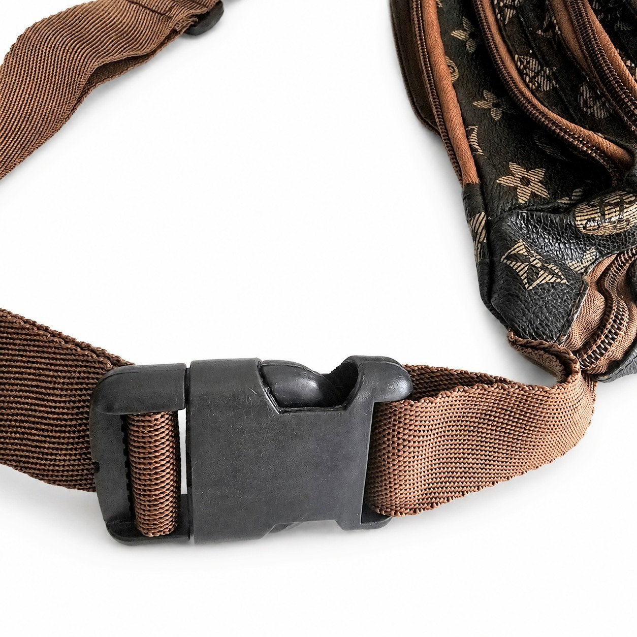 Waist Bag Women Waterproof with Adjustable Strap, Brown
