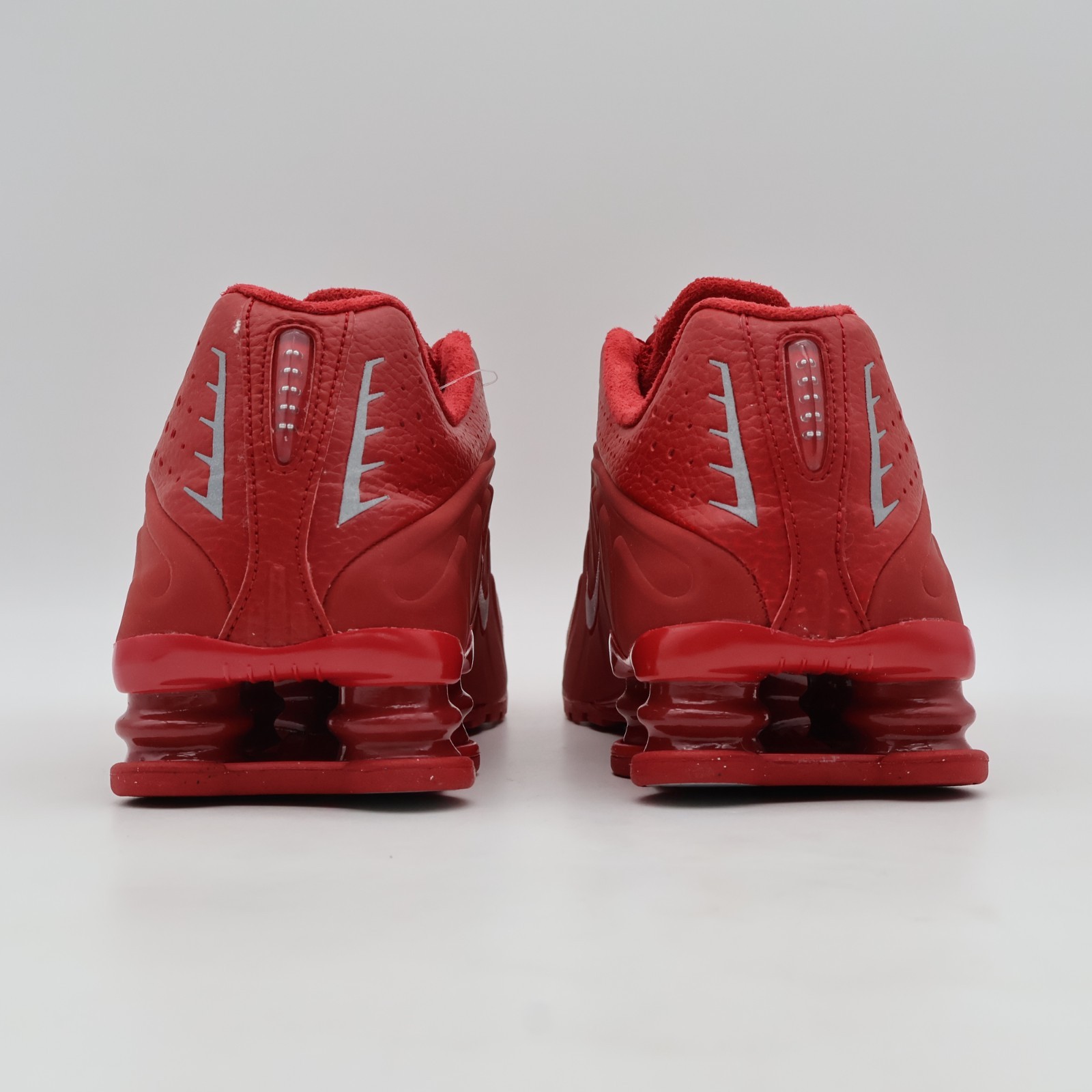 IQ0608-687 Nike Shox R4 Gym Red Metallic Silver (Men’s)
