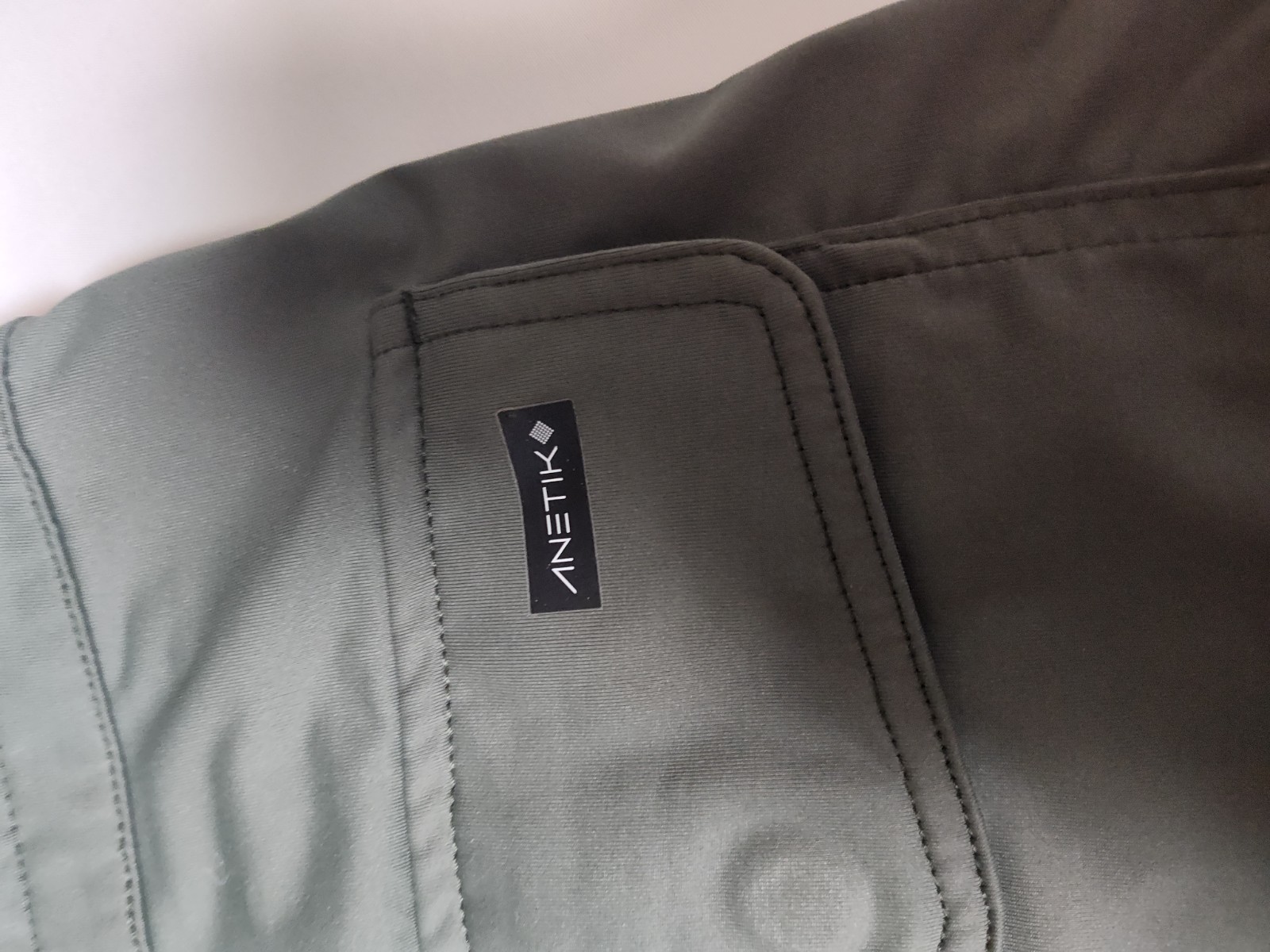 Anetik Men’s Roam Tech Shorts in a dark olive color Size Small