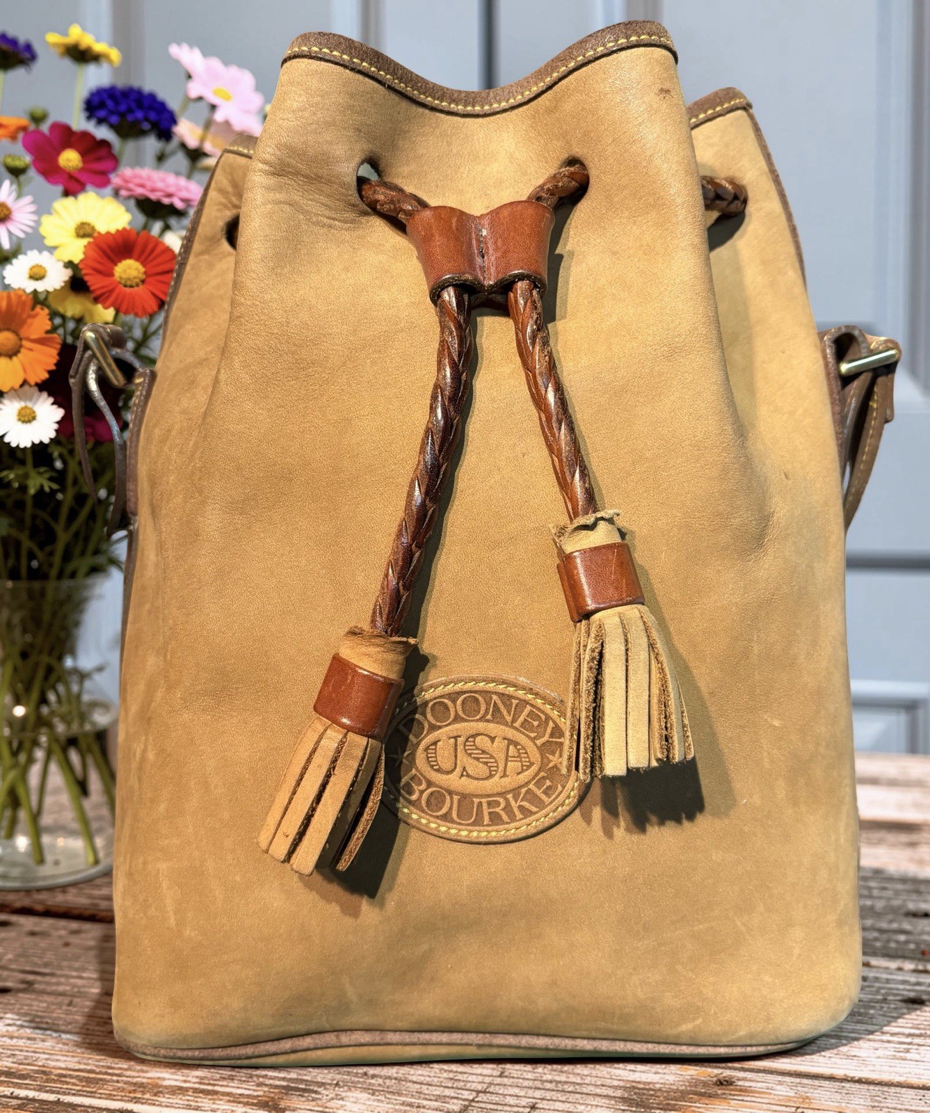 Dooney Bourke Vintage Saddle Tan Brown Bucket Drawstring Sac Bag Nubuck Leather