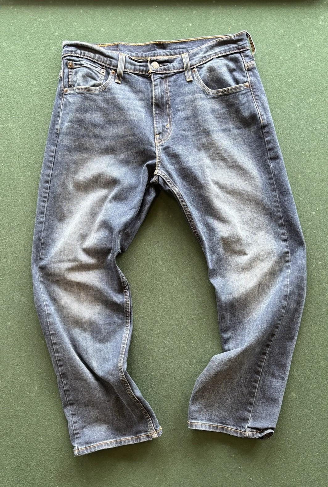 Levi 569 33×30 Blue Jeans with signs of fading and wear particularly around knee