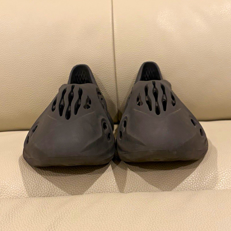 adidas Yeezy Foam Runner Gray Slip-On Breathable Logo Men’s US 11 NIB