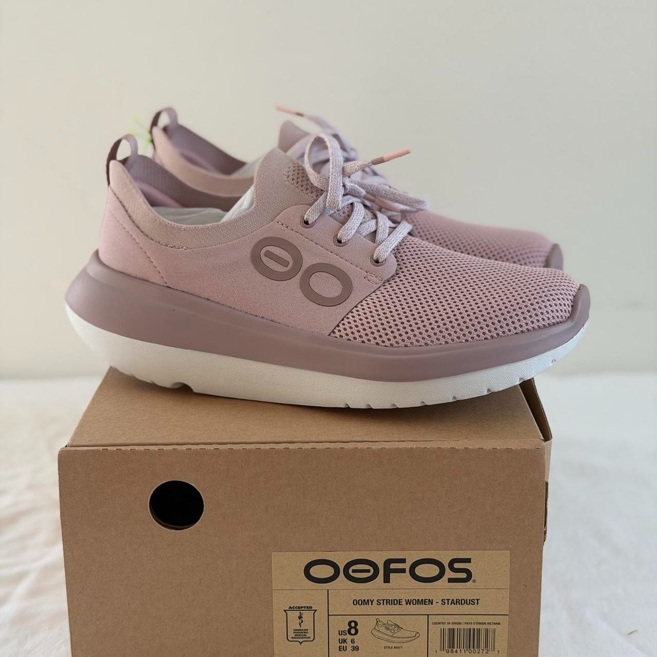 Oofos Women’s OOmy Stride Lace Up Shoe in White and Stardust, Size 8