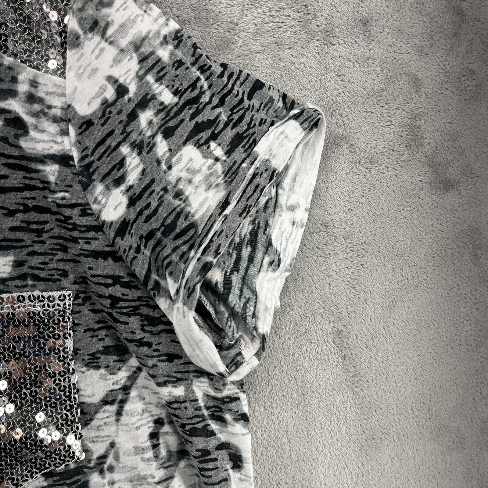 CATO Top Womens 22/24 W Gray White Camo Sequin V-Neck Pocket Sparkly Designer