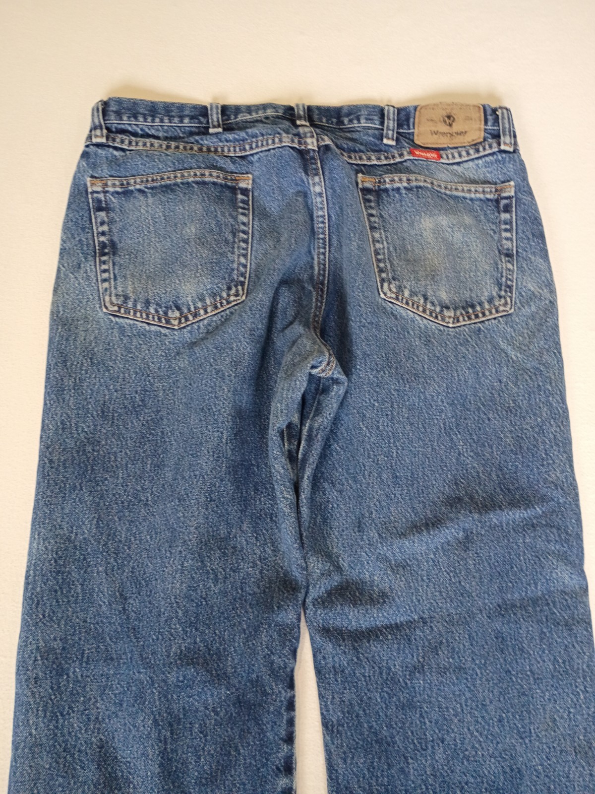 Wrangler Regular Fit jeans (model 96501MR) size 38 x 29 Farm Worn Stained