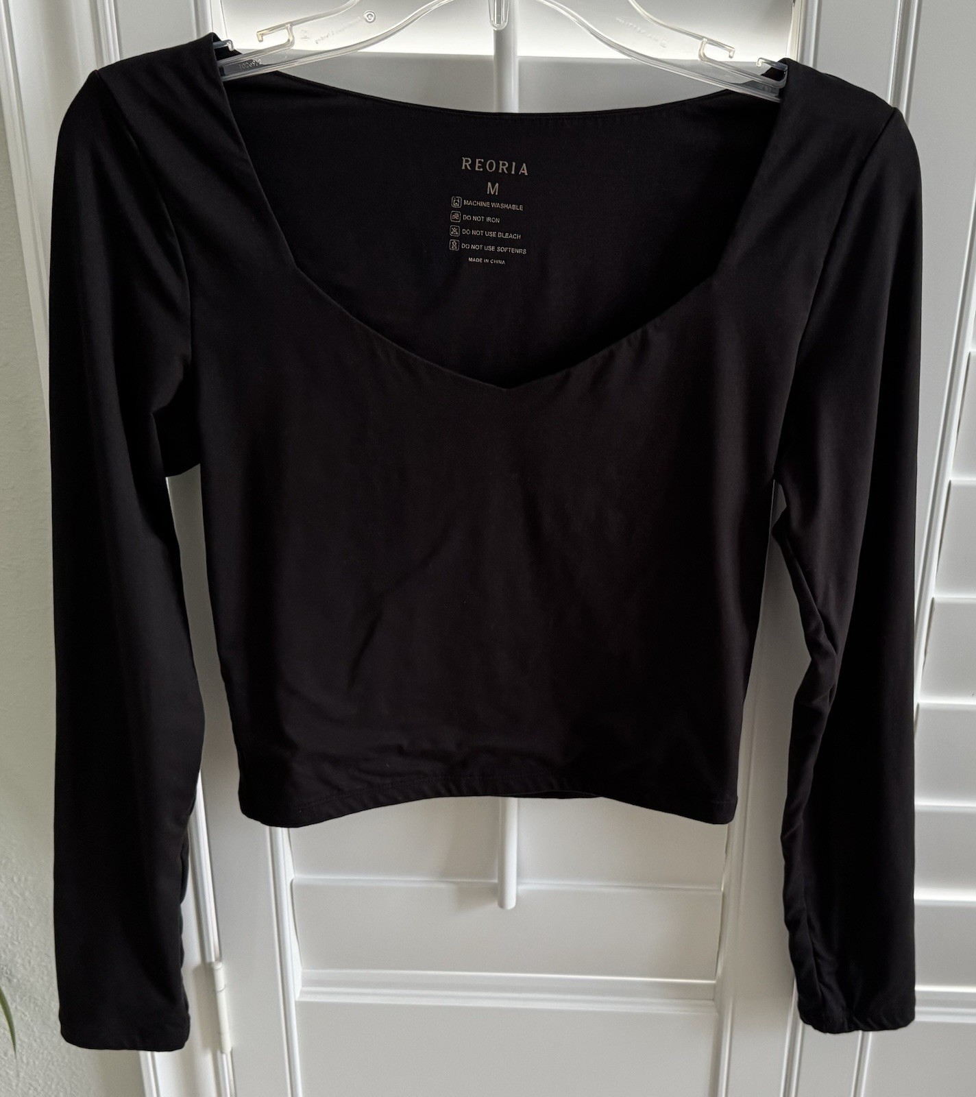 Women’s Reoria Black Cropped Long Sleeve Silky Feel Smooth Shirt Top Medium