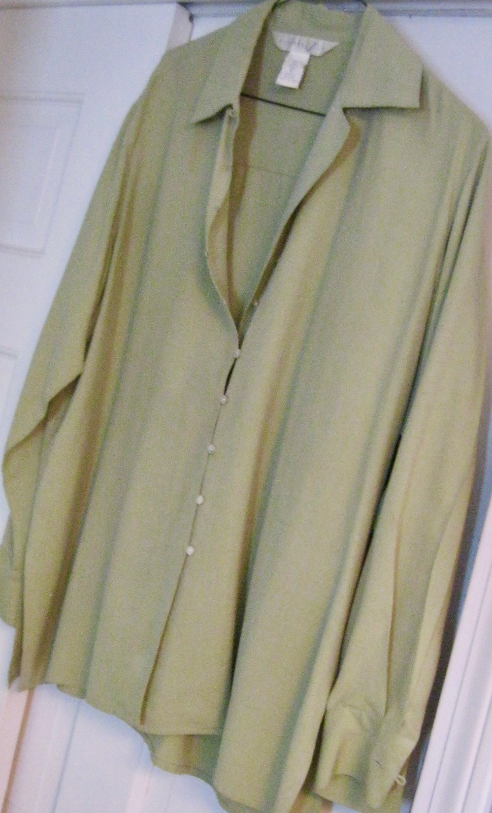 EXPRESS SILK CELERY GREEN SILK SHIRT SIZE MEDIUM